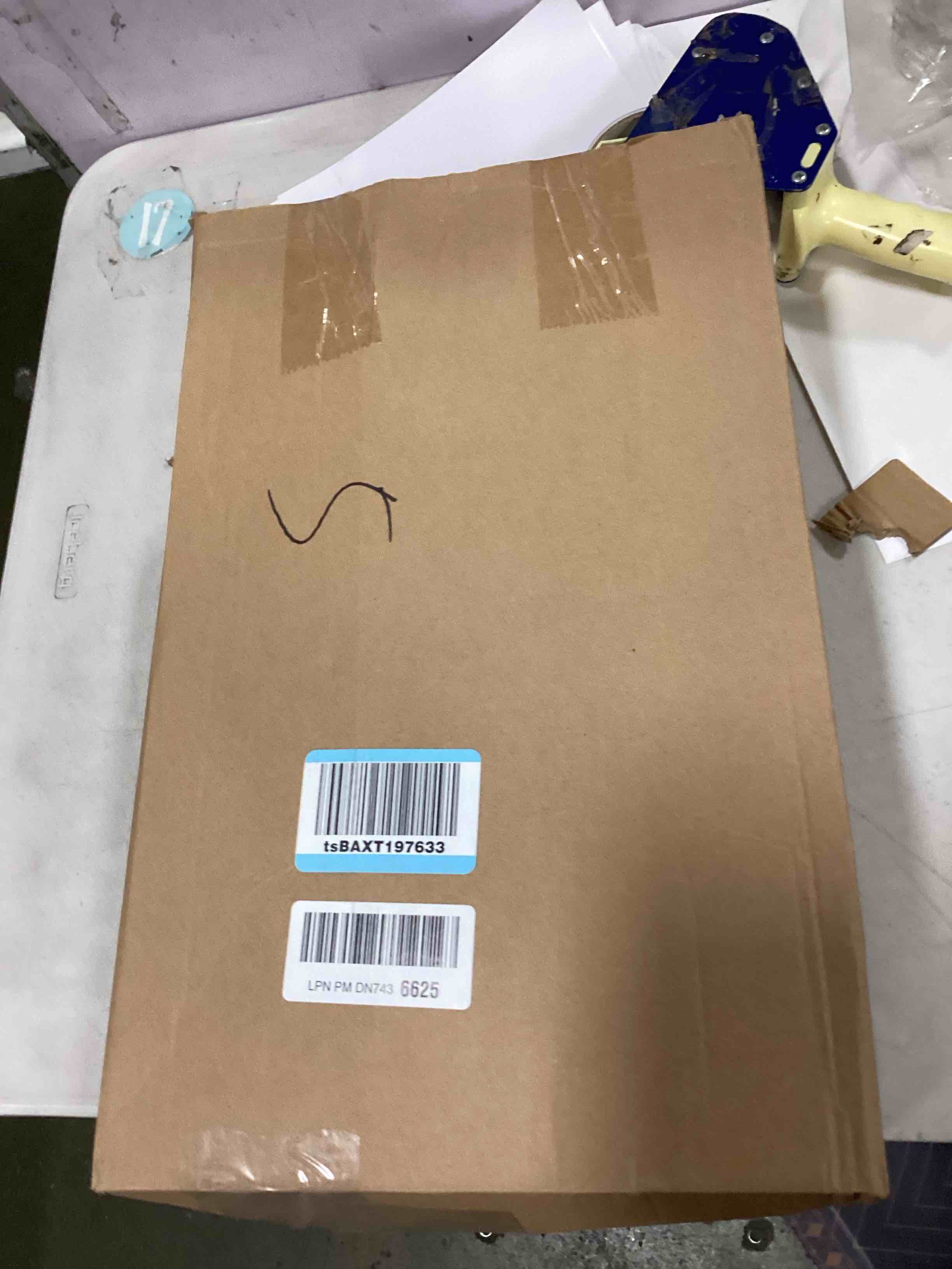 https://s3.amazonaws.com/lotting-images-prod/bidfta/PNK2061277_1738330274557.jpeg