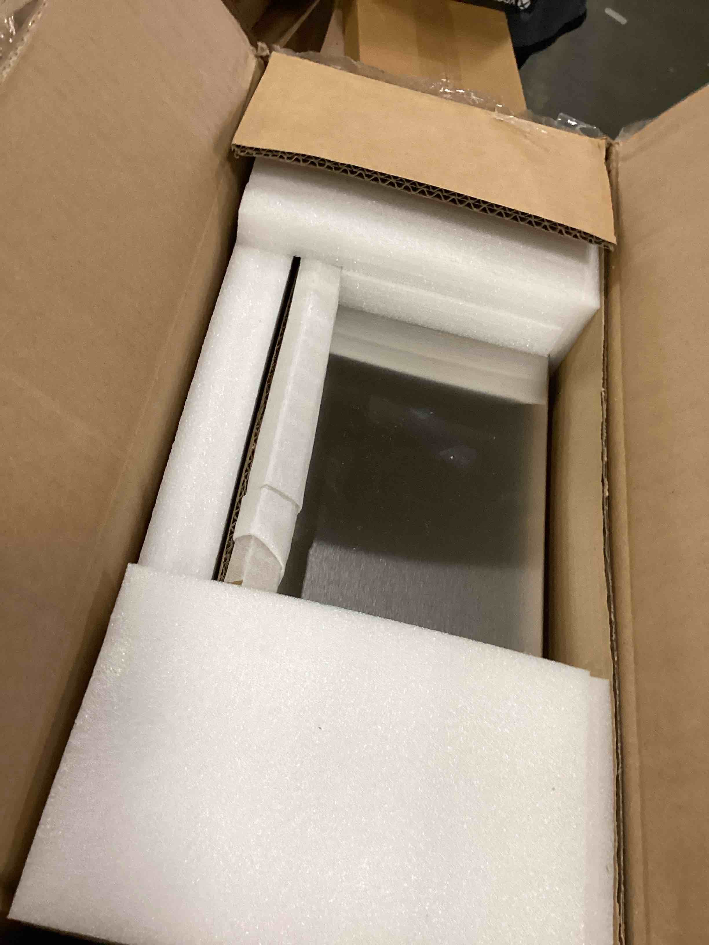 https://s3.amazonaws.com/lotting-images-prod/bidfta/PNK2061608_1738597685746.jpeg