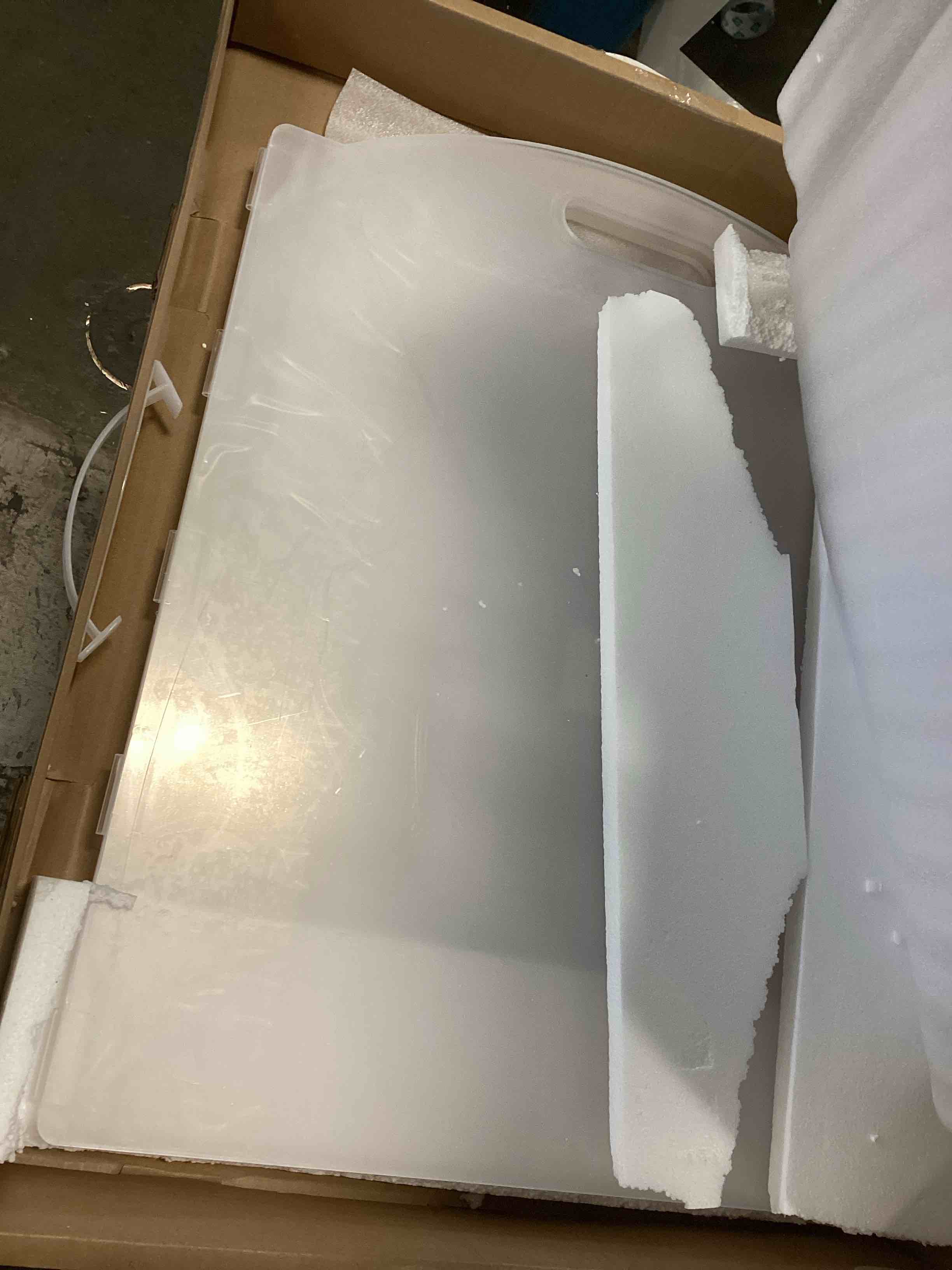 https://s3.amazonaws.com/lotting-images-prod/bidfta/PNK2062294_1737478529833.jpeg