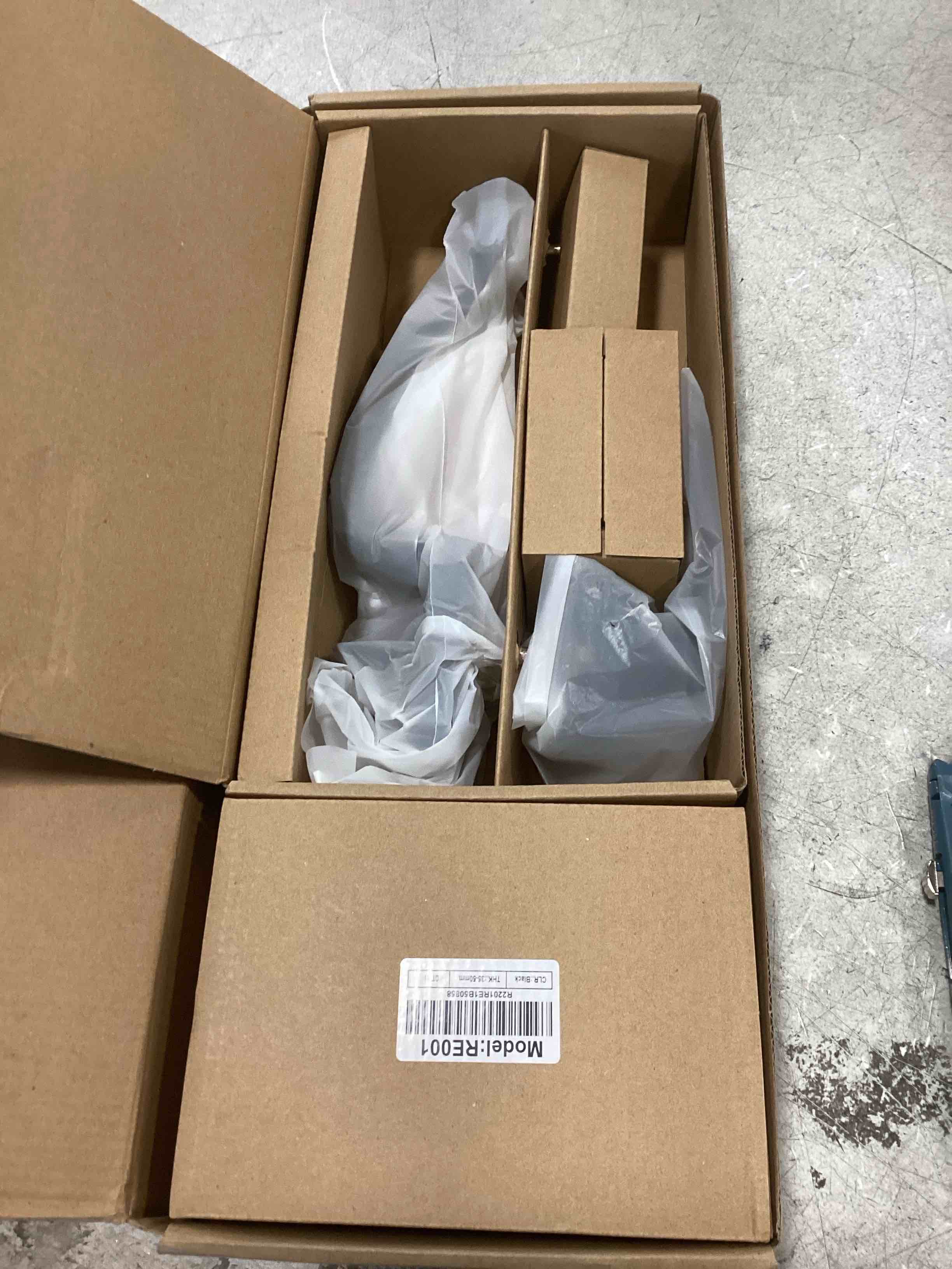 https://s3.amazonaws.com/lotting-images-prod/bidfta/PNK2062364_1737487567878.jpeg
