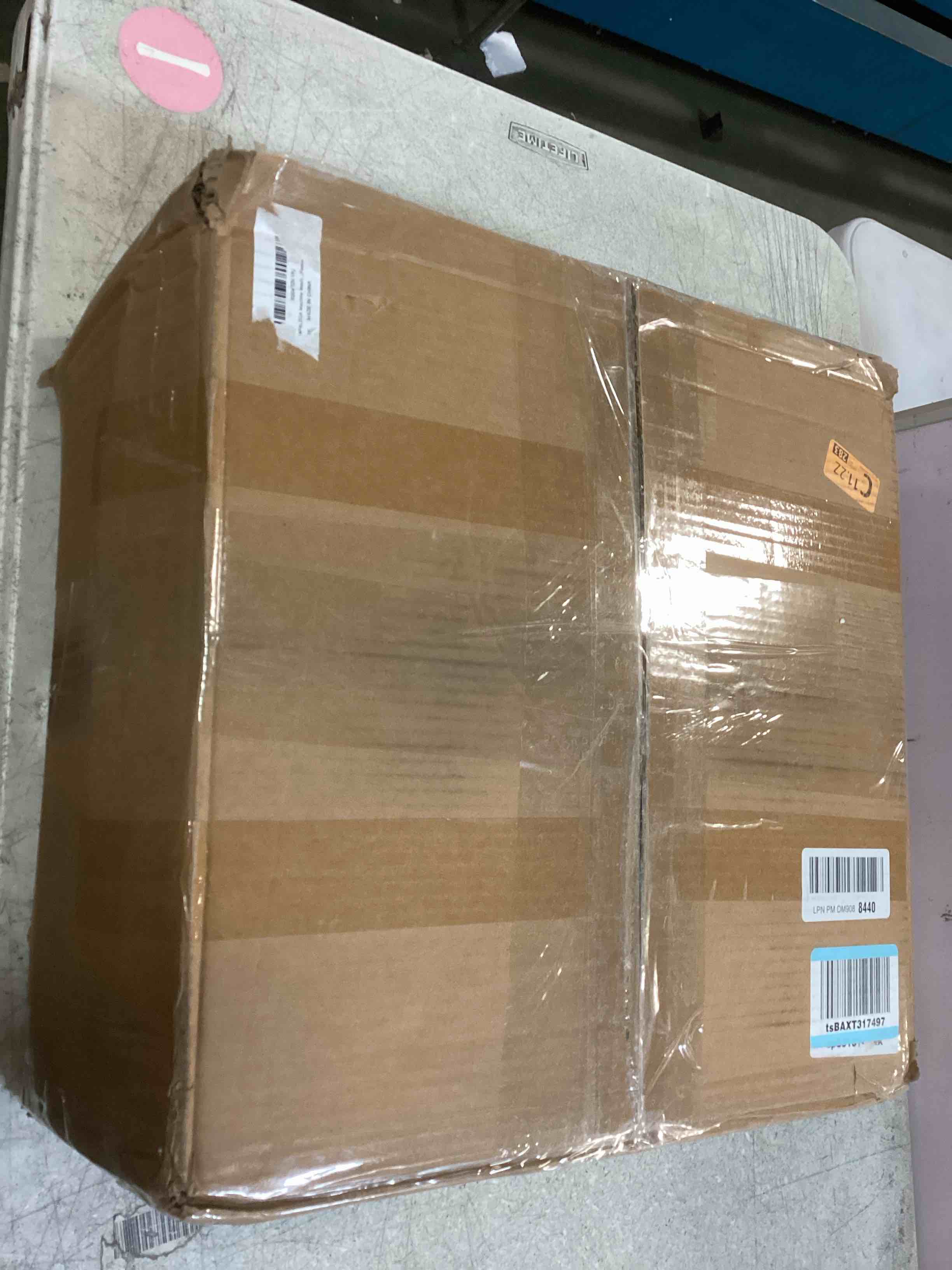 https://s3.amazonaws.com/lotting-images-prod/bidfta/PNK2063037_1737646181531.jpeg
