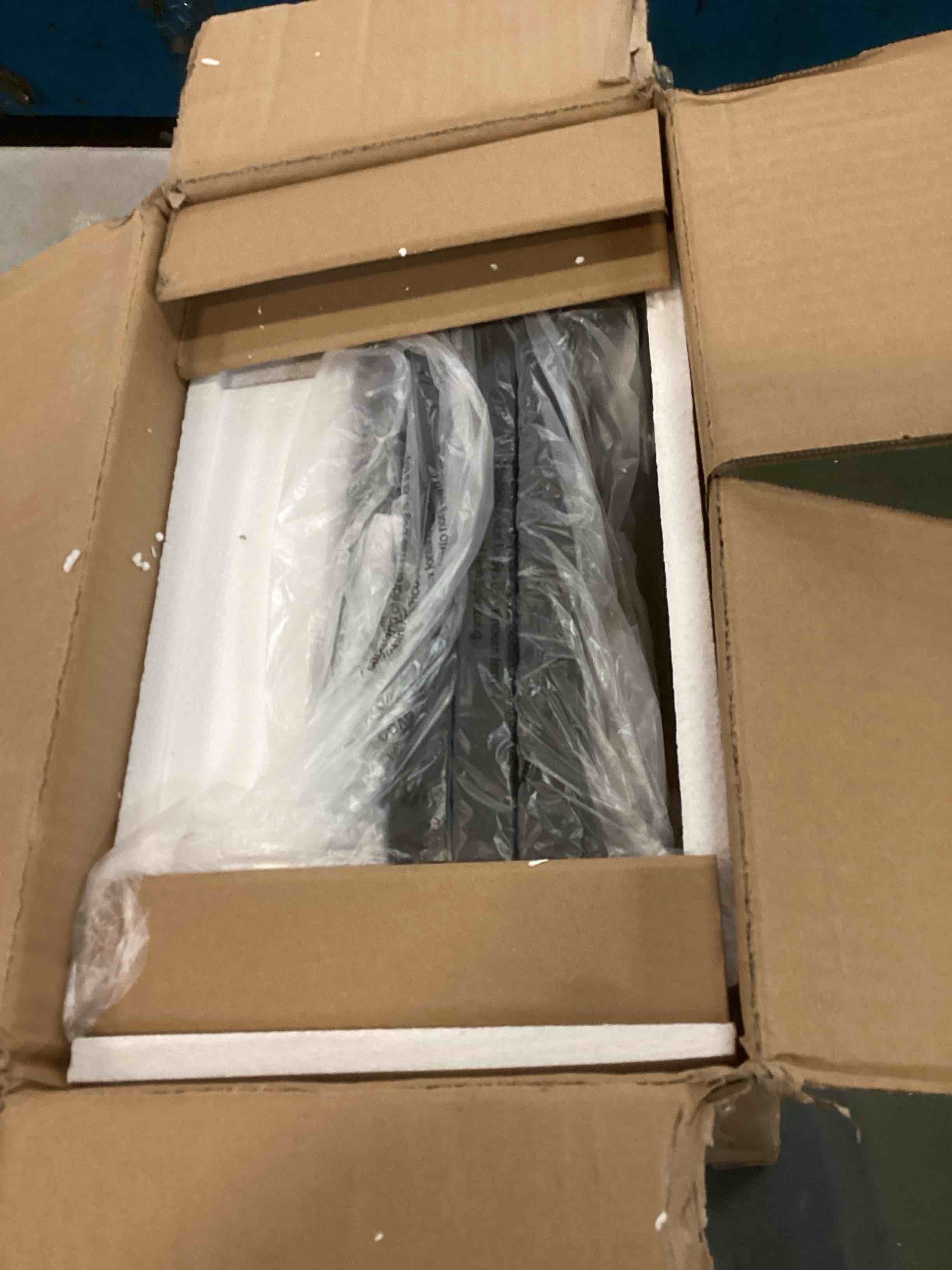 https://s3.amazonaws.com/lotting-images-prod/bidfta/PNK2063379_1737734047420.jpeg