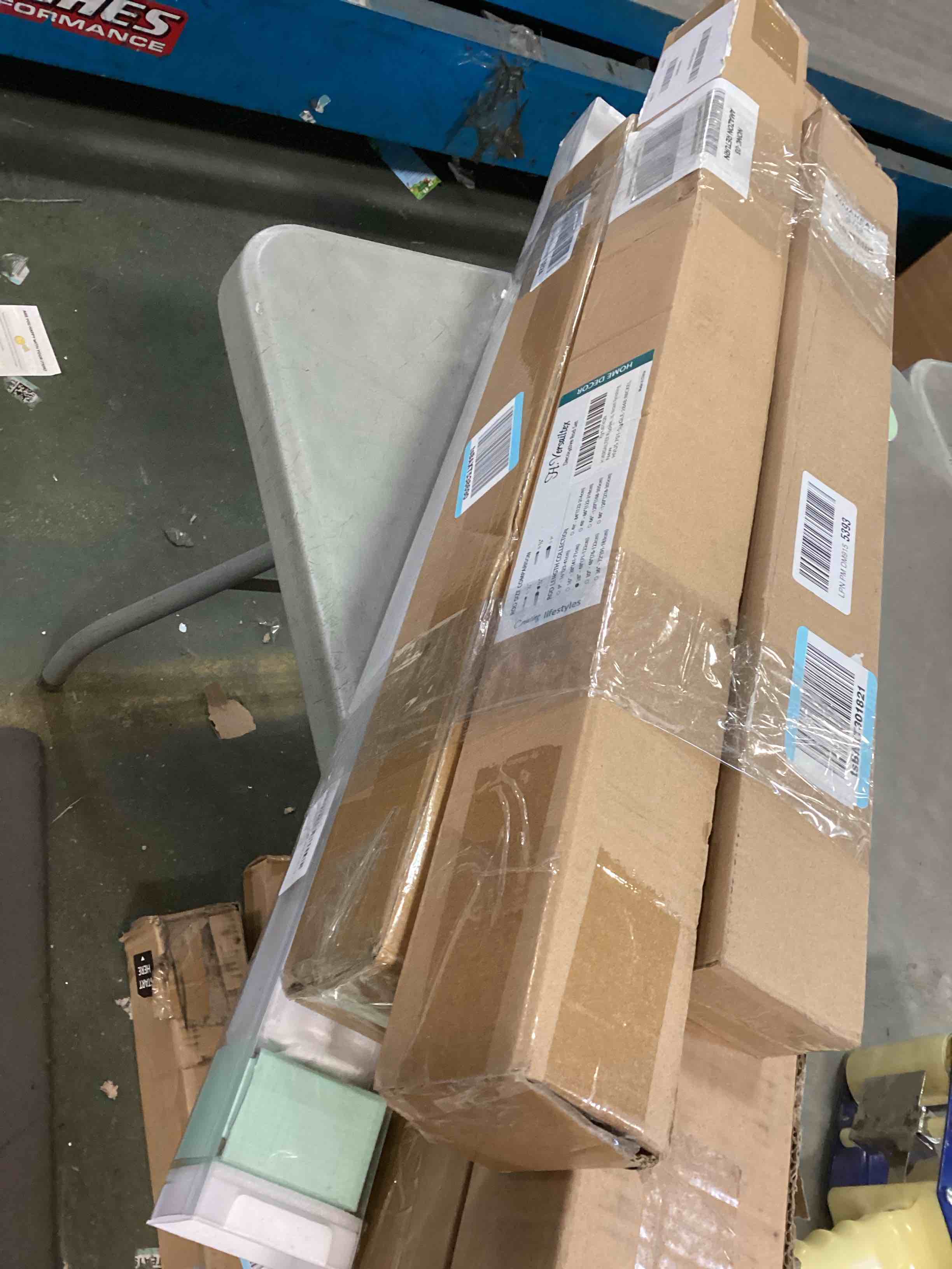 Assorted of  Products for the Maintenance or Decoration of the Home (it can include a variety of sizes and models)