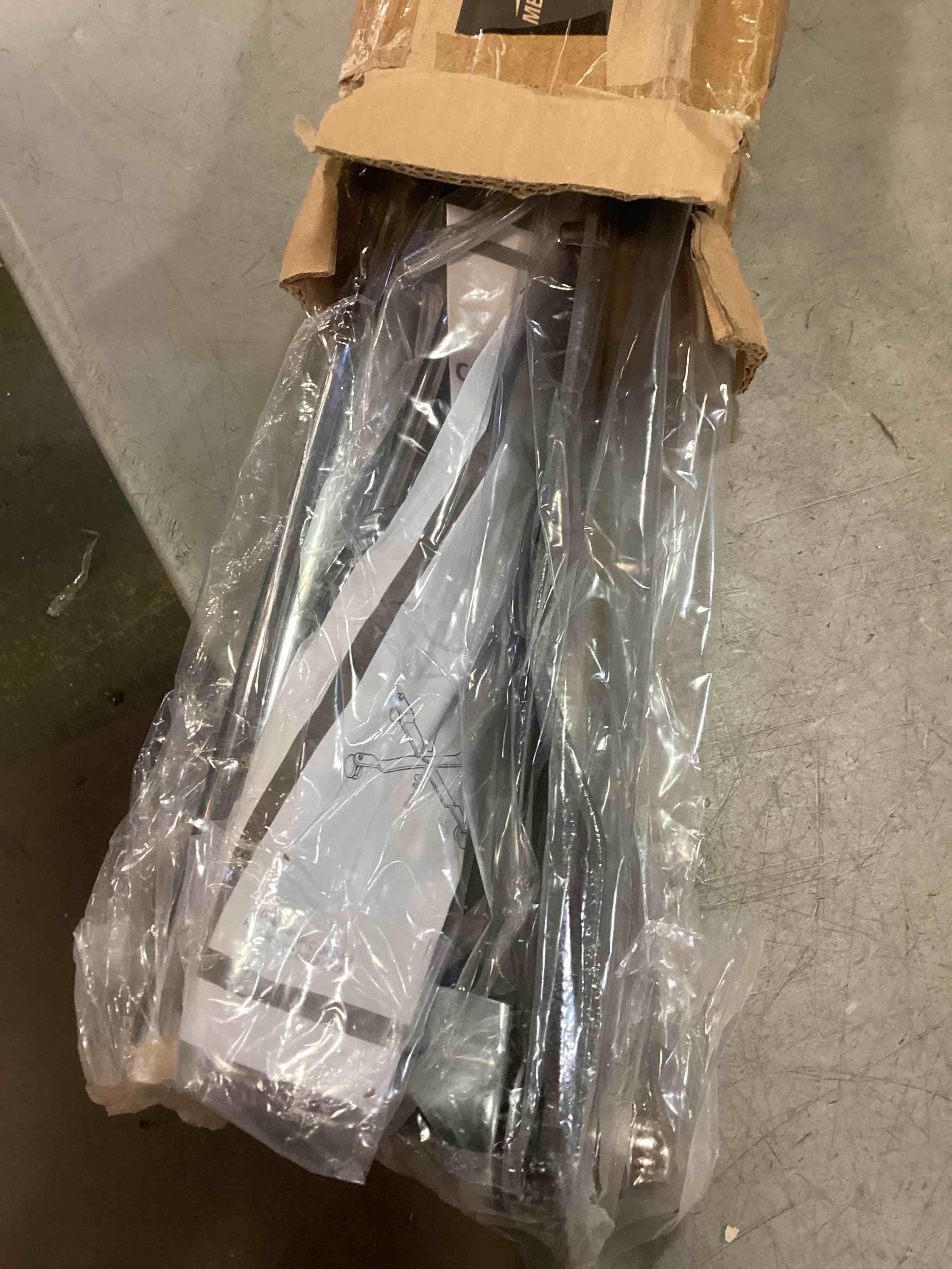 https://s3.amazonaws.com/lotting-images-prod/bidfta/PNK2063779_1738010165853.jpeg