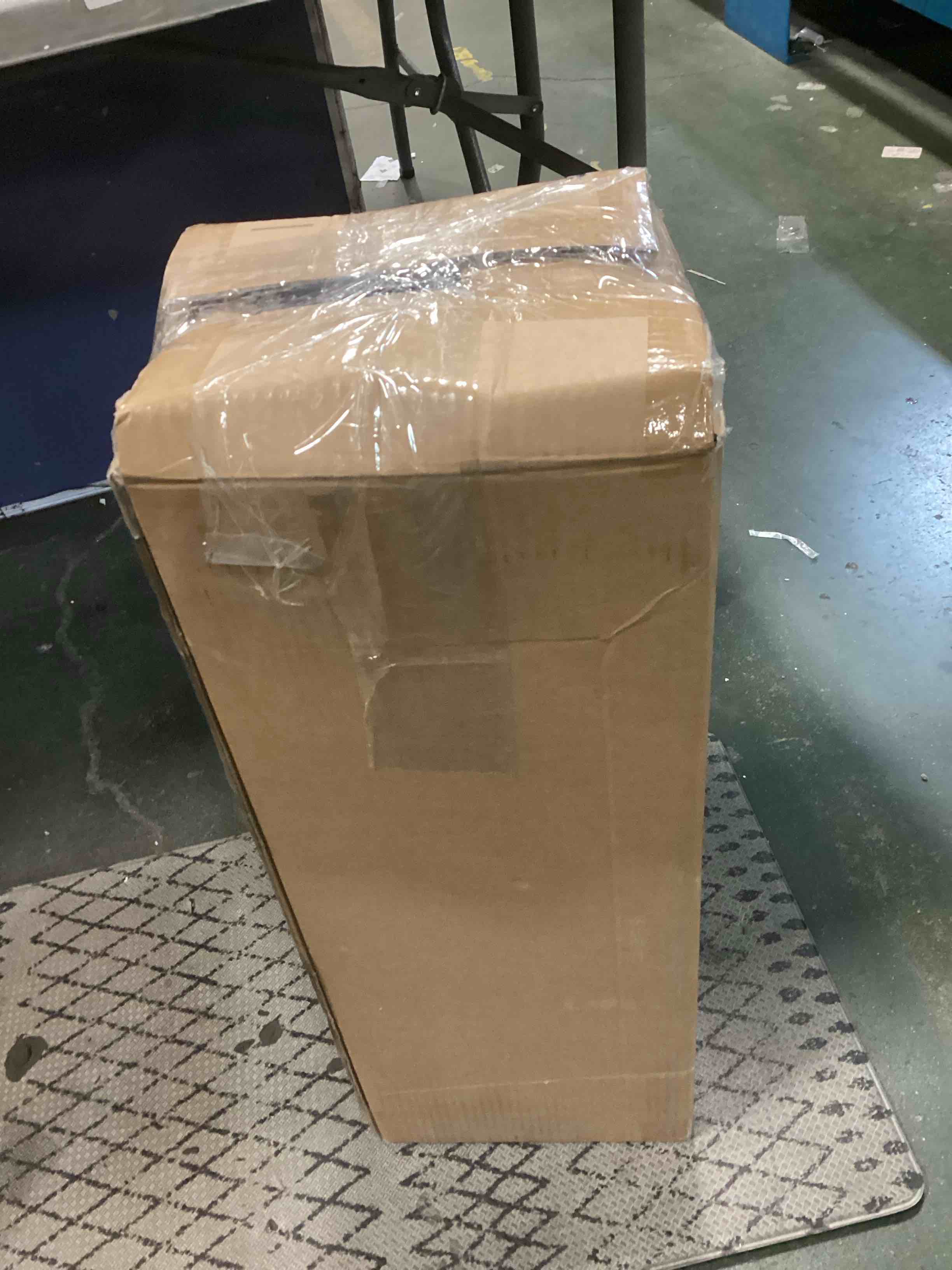https://s3.amazonaws.com/lotting-images-prod/bidfta/PNK2063814_1738067625575.jpeg