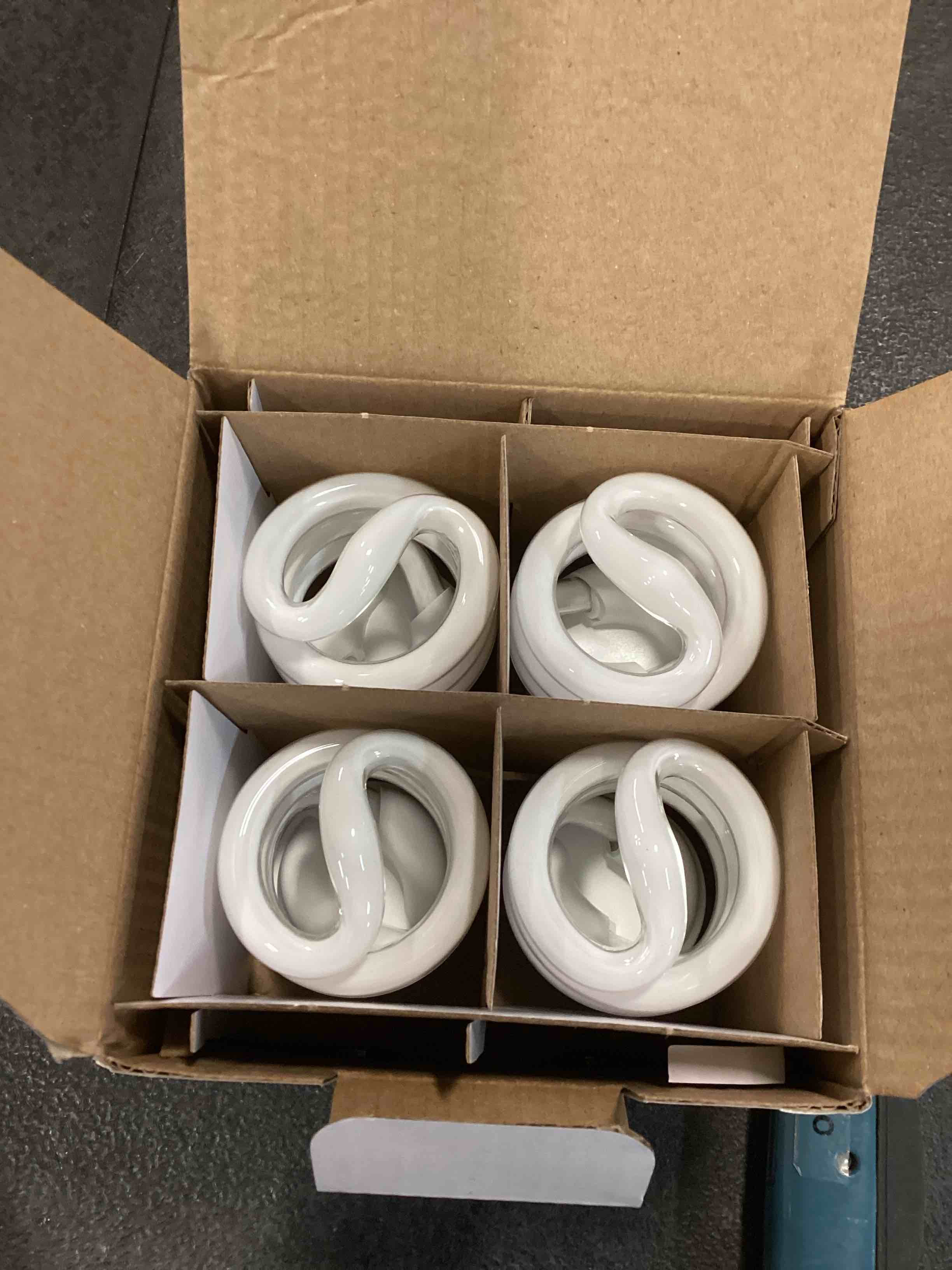 https://s3.amazonaws.com/lotting-images-prod/bidfta/PNK2064876_1738600136557.jpeg