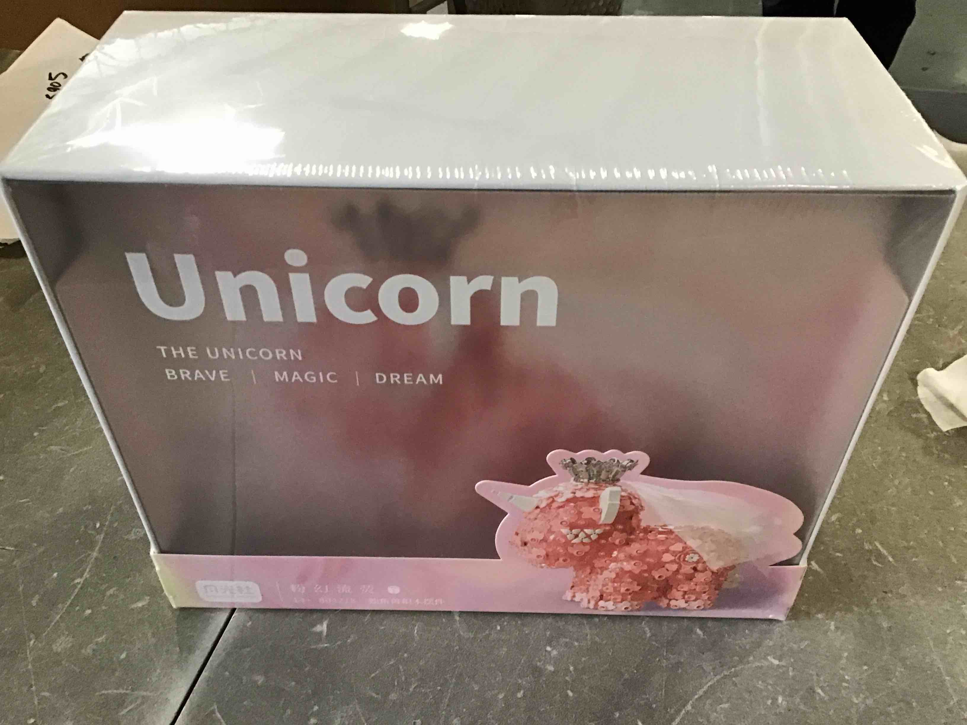 https://s3.amazonaws.com/lotting-images-prod/bidfta/PNK2066054_1737489936331.jpeg