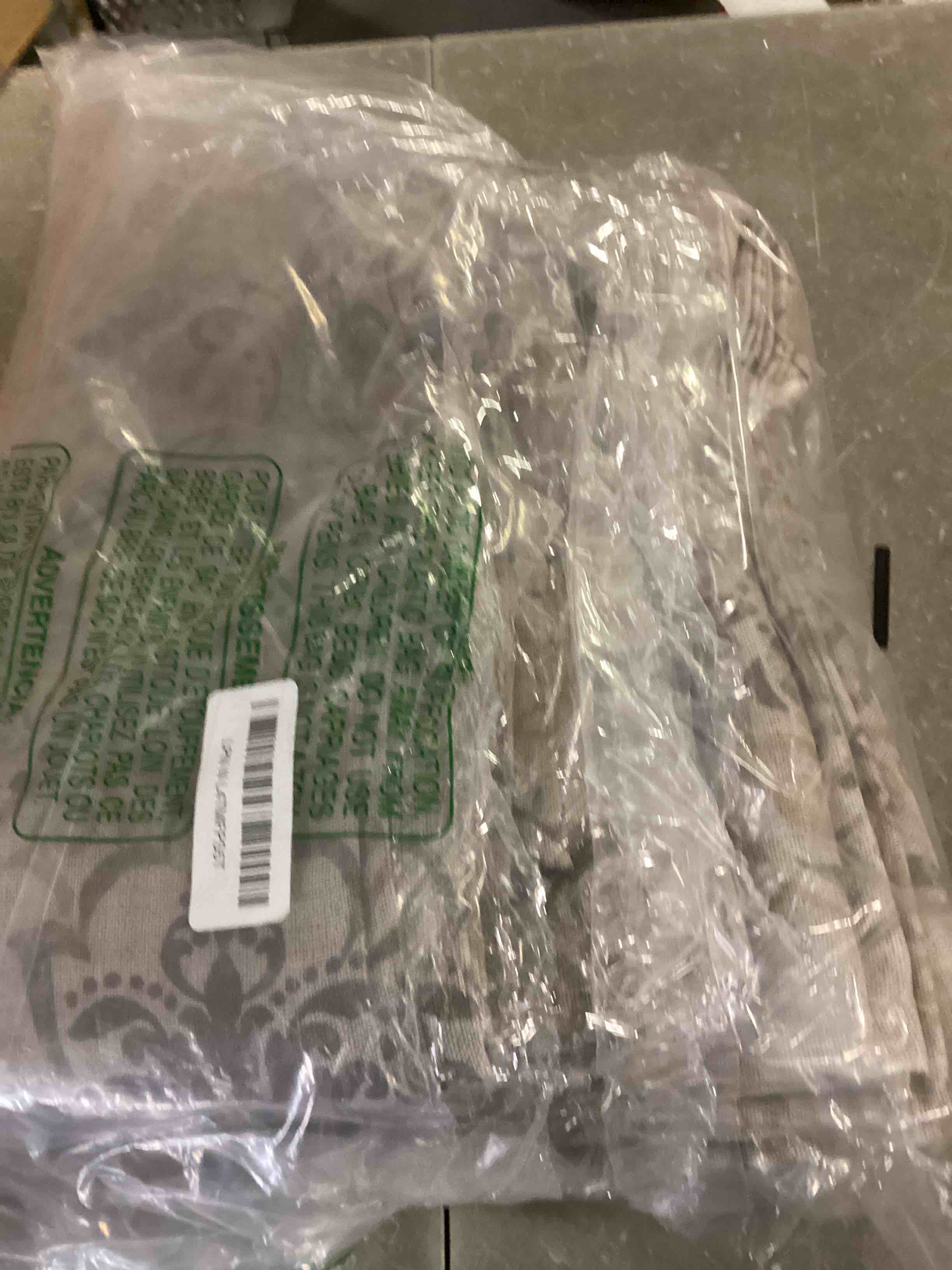https://s3.amazonaws.com/lotting-images-prod/bidfta/PNK2066490_1737662917208.jpeg