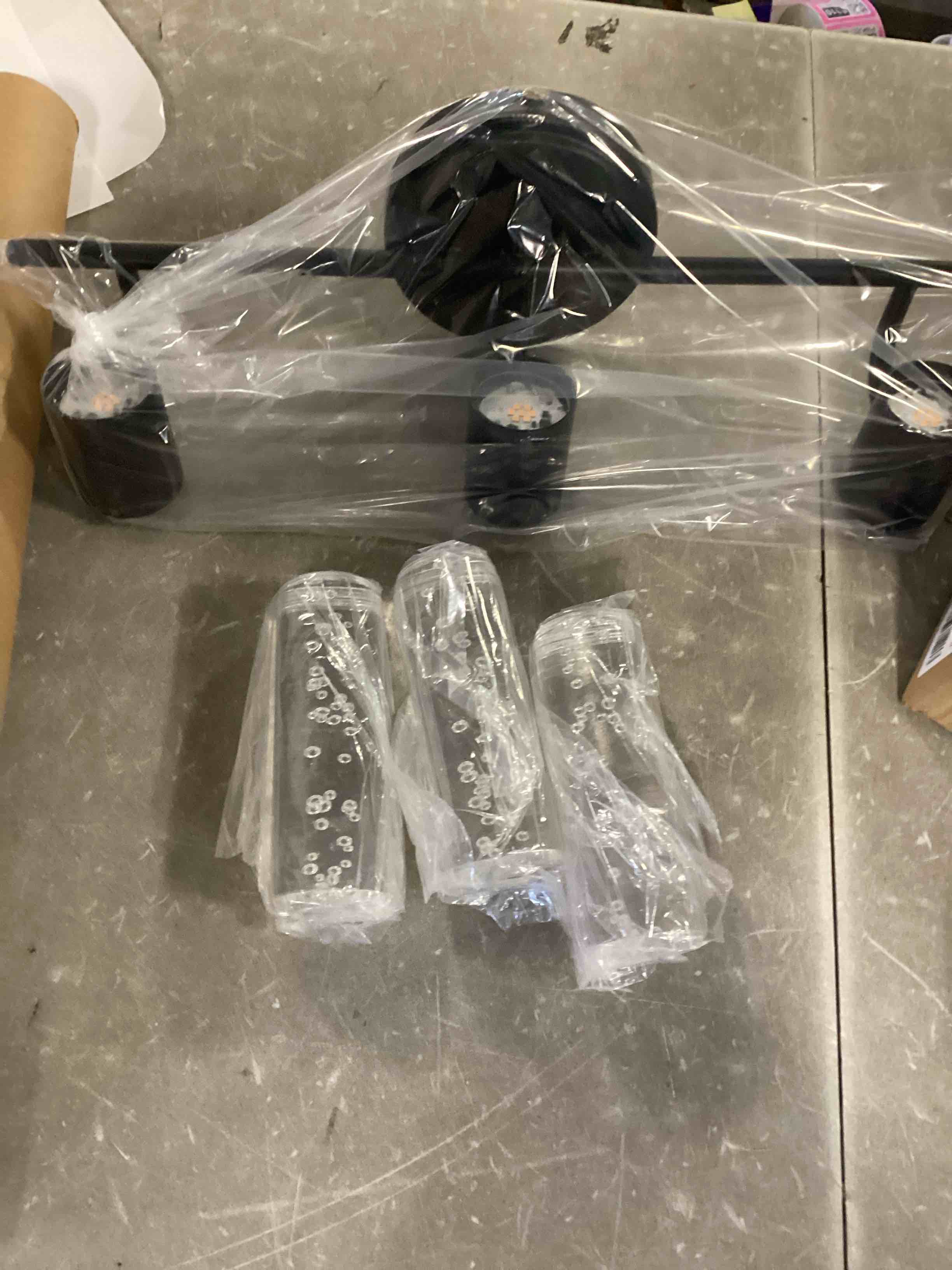 https://s3.amazonaws.com/lotting-images-prod/bidfta/PNK2067079_1738097976316.jpeg