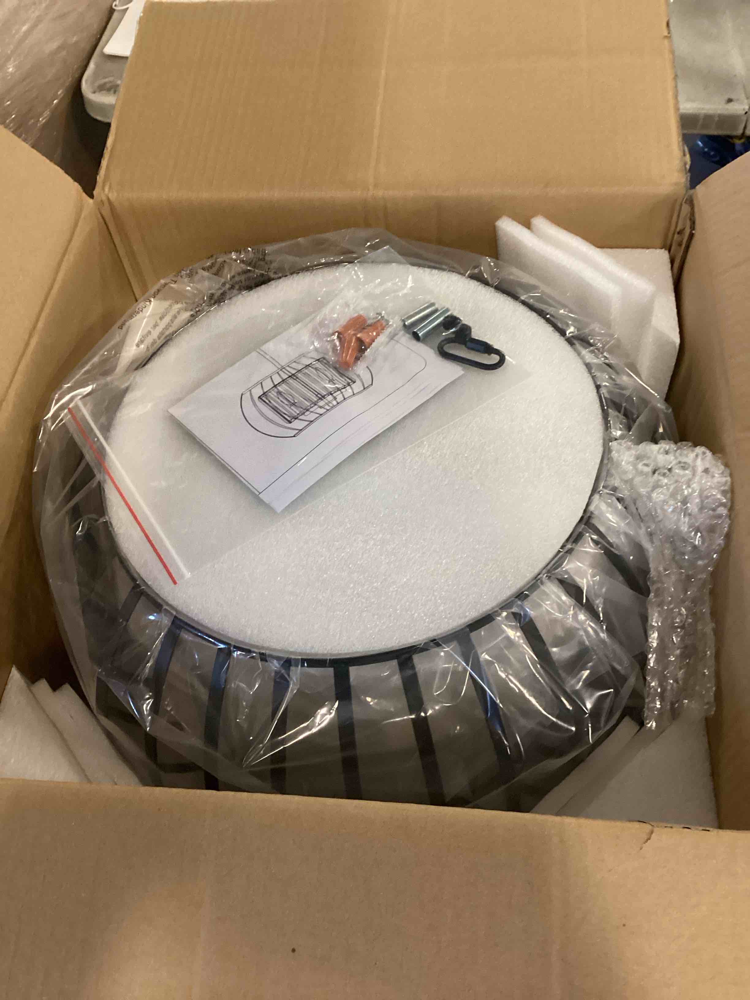 https://s3.amazonaws.com/lotting-images-prod/bidfta/PNK2067177_1738161256653.jpeg