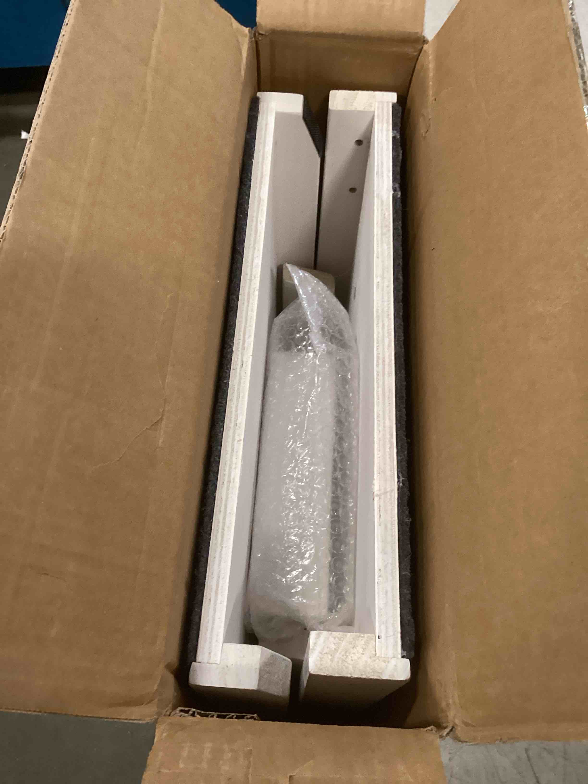 https://s3.amazonaws.com/lotting-images-prod/bidfta/PNK2068036_1737725005229.jpeg