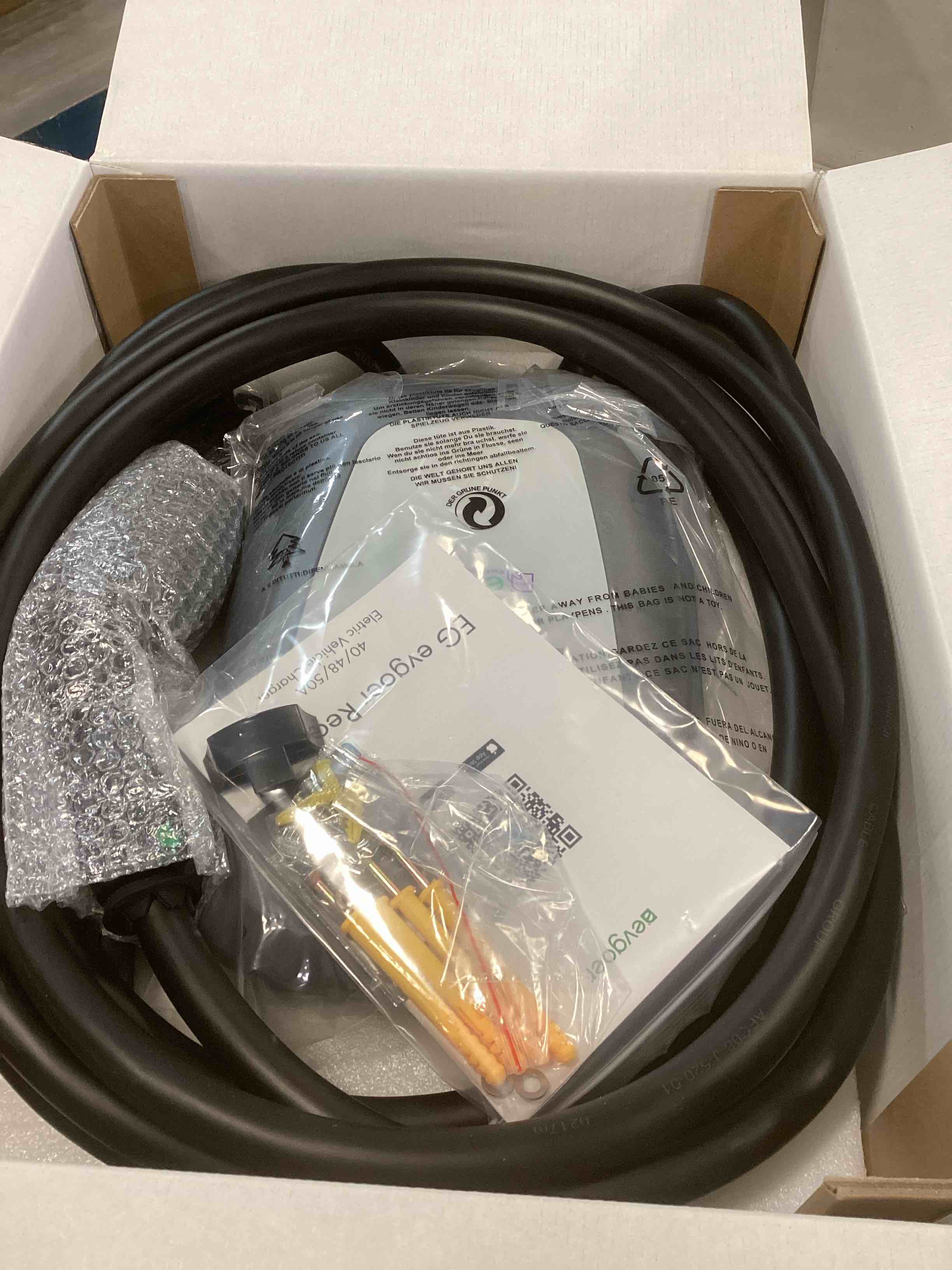 https://s3.amazonaws.com/lotting-images-prod/bidfta/PNK2068093_1737737539499.jpeg