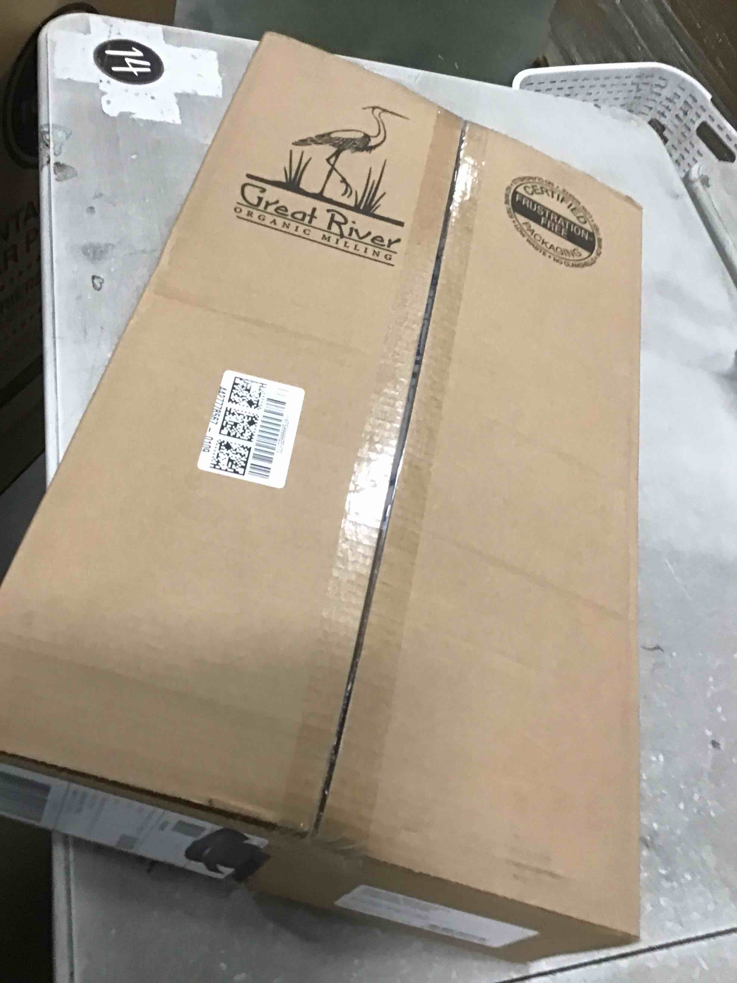 https://s3.amazonaws.com/lotting-images-prod/bidfta/PNK2068652_1738674187504.jpeg