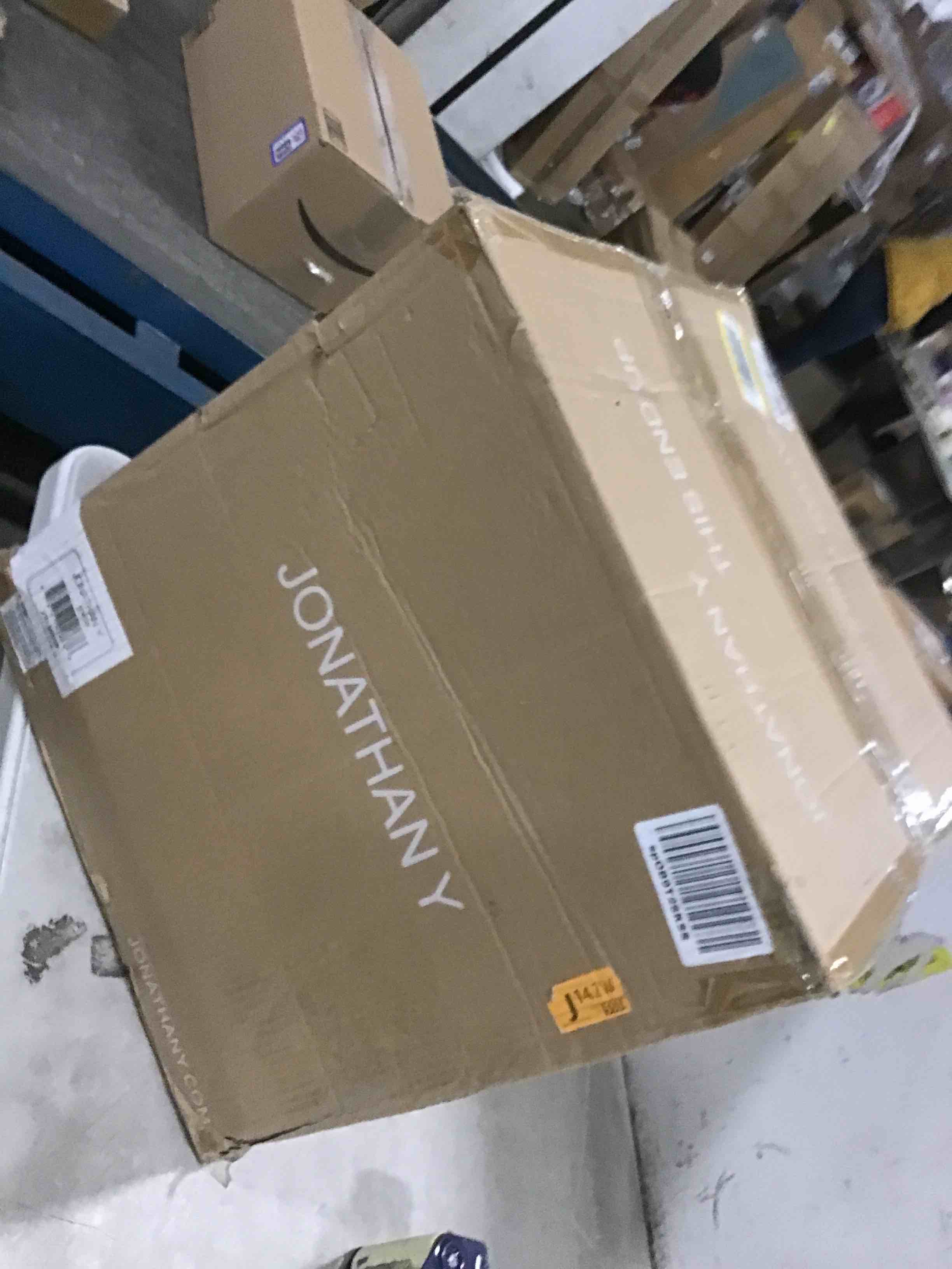 https://s3.amazonaws.com/lotting-images-prod/bidfta/PNK2069262_1738782249693.jpeg
