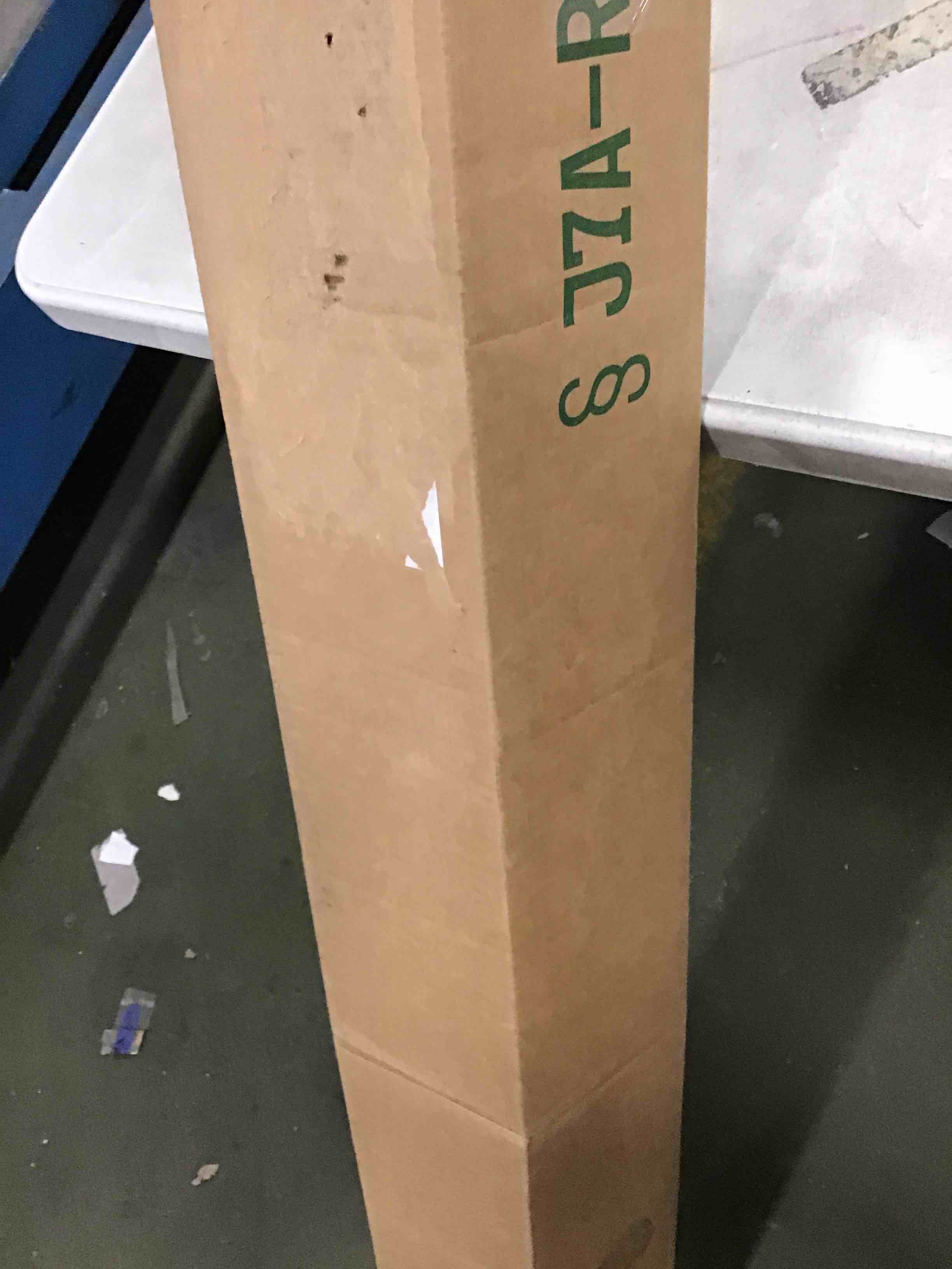 https://s3.amazonaws.com/lotting-images-prod/bidfta/PNK2069293_1738786679499.jpeg