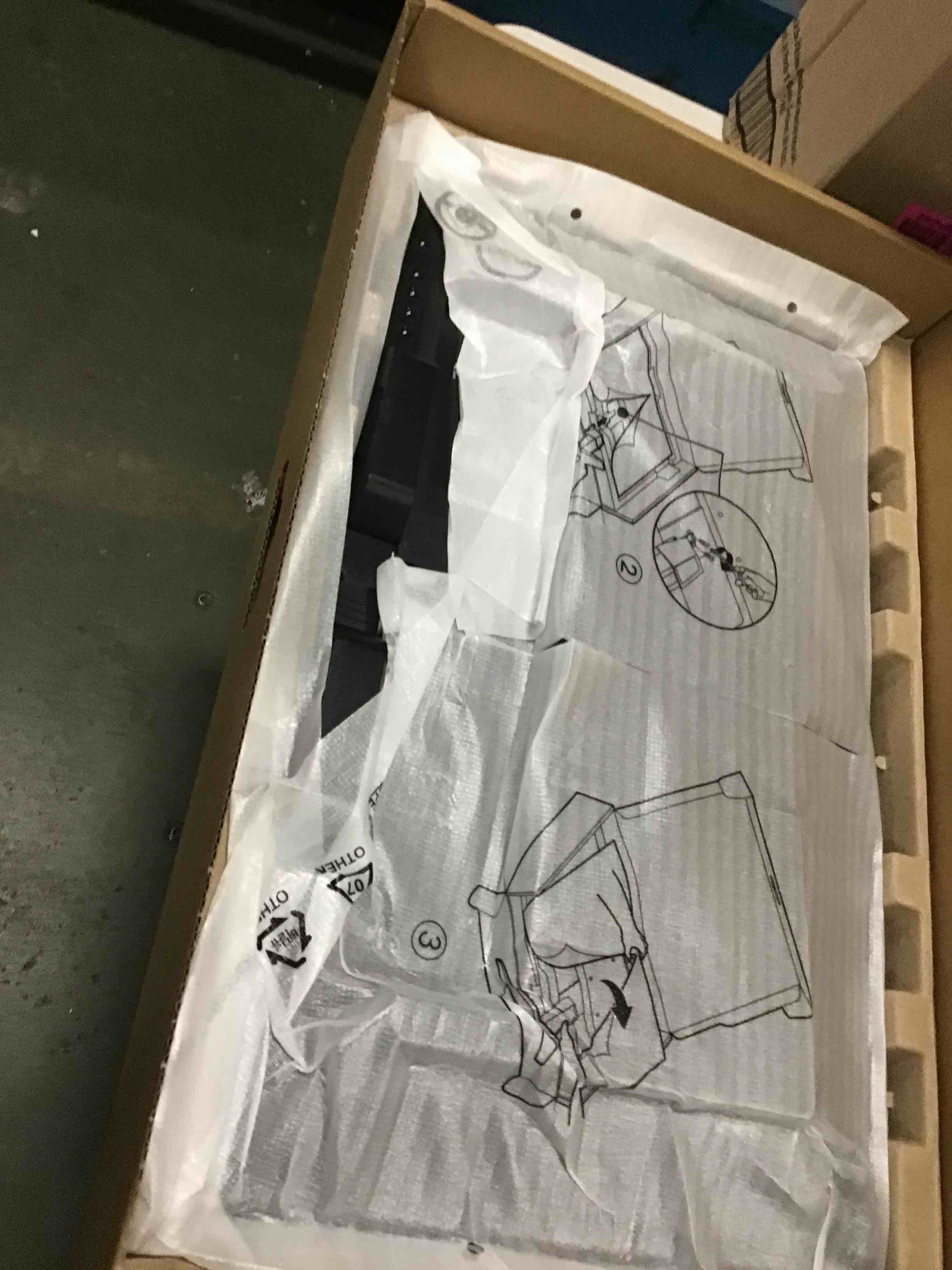 https://s3.amazonaws.com/lotting-images-prod/bidfta/PNK2069860_1738931242712.jpeg