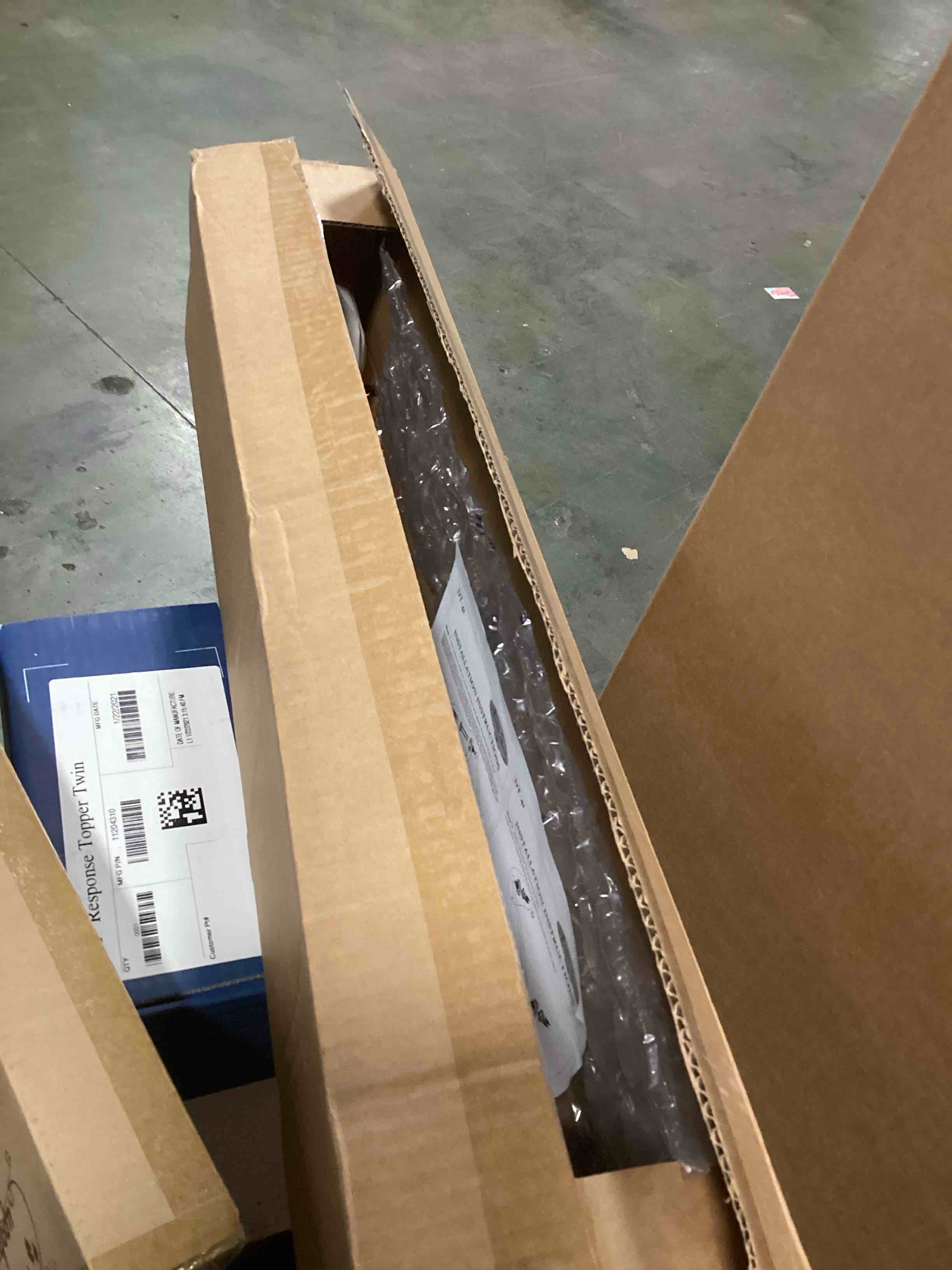https://s3.amazonaws.com/lotting-images-prod/bidfta/PNK2072708_1737377242352.jpeg