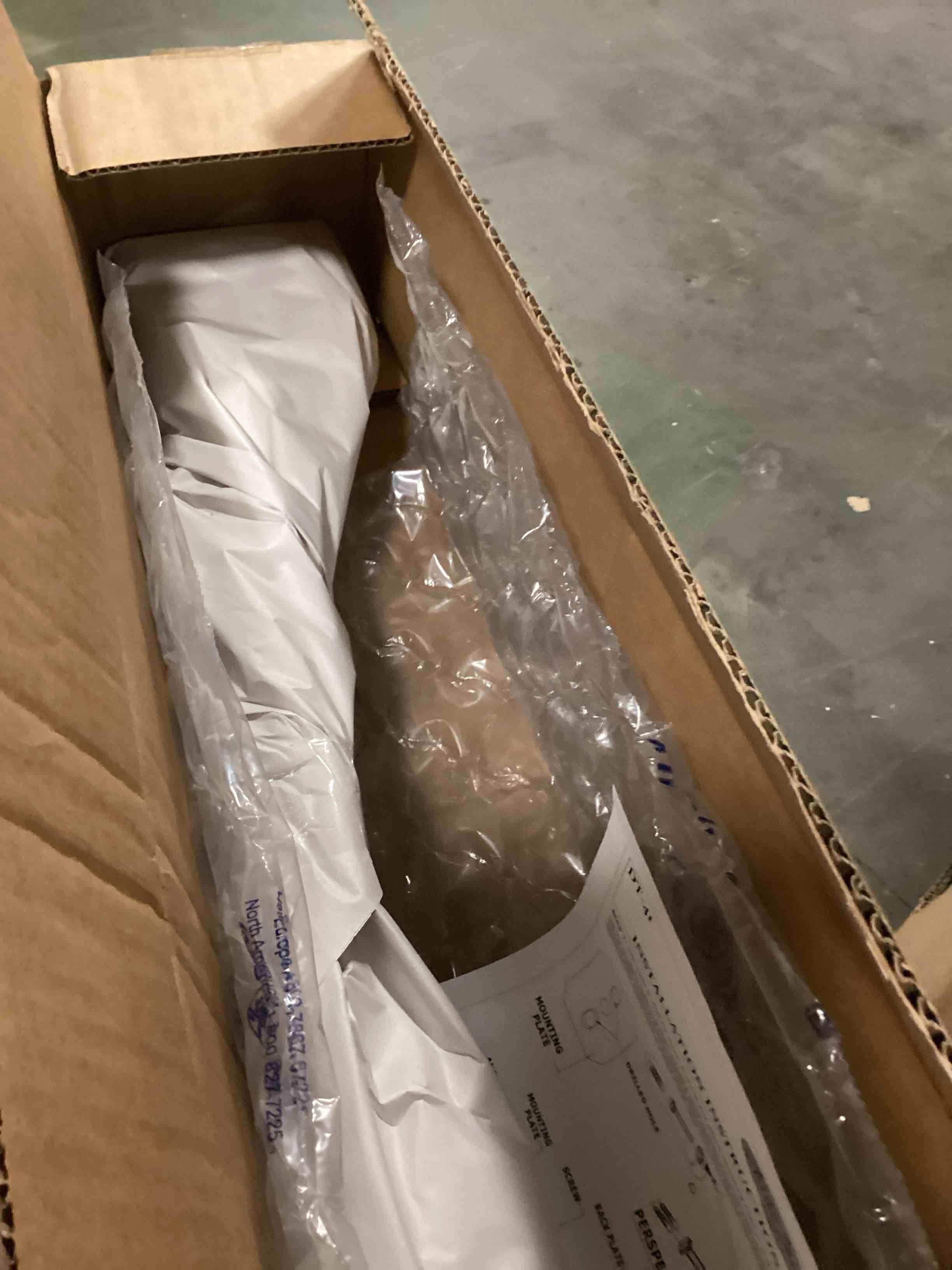 https://s3.amazonaws.com/lotting-images-prod/bidfta/PNK2072708_1737377247253.jpeg