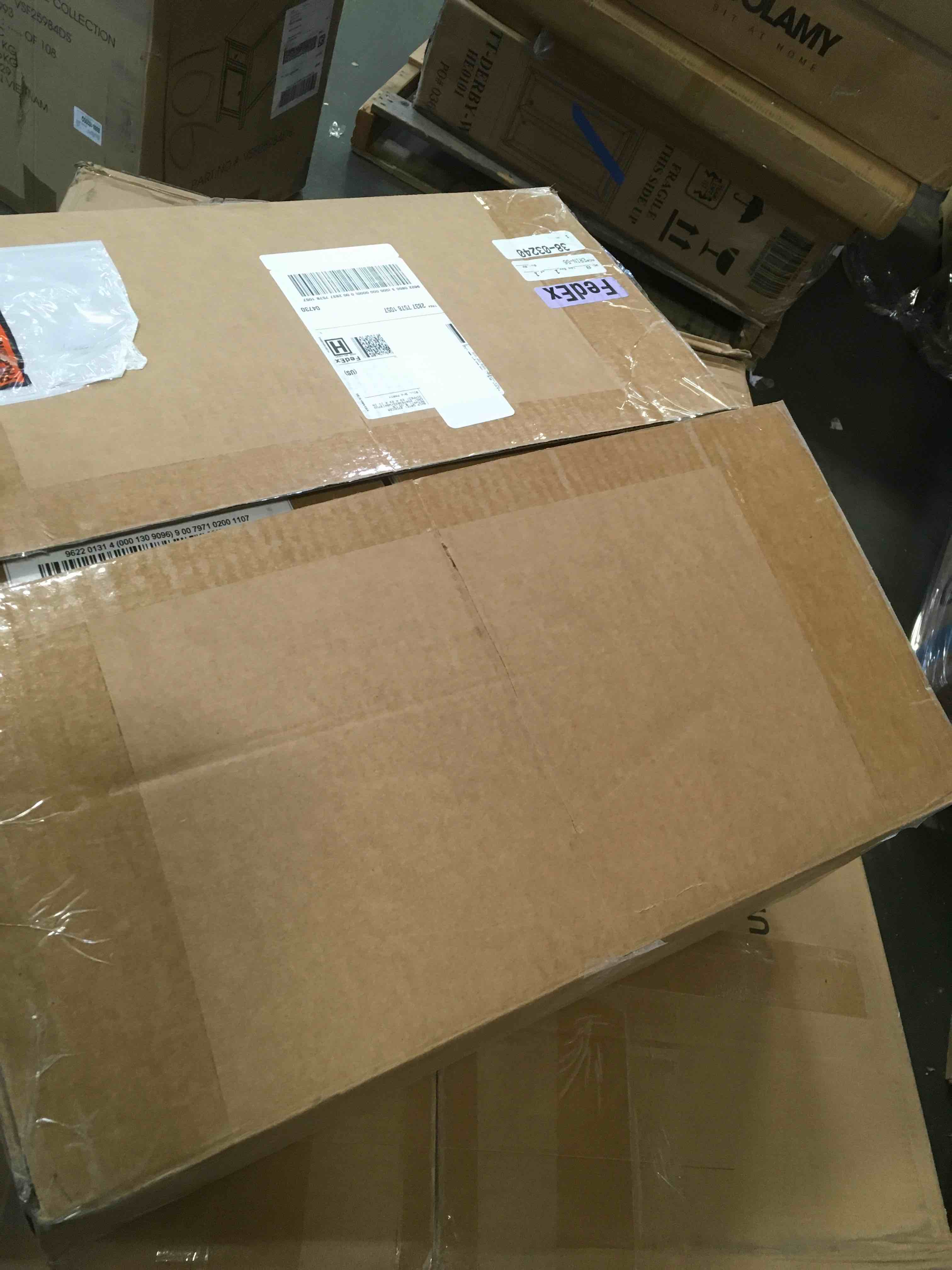 https://s3.amazonaws.com/lotting-images-prod/bidfta/PNK2074178_1736952122884.jpeg