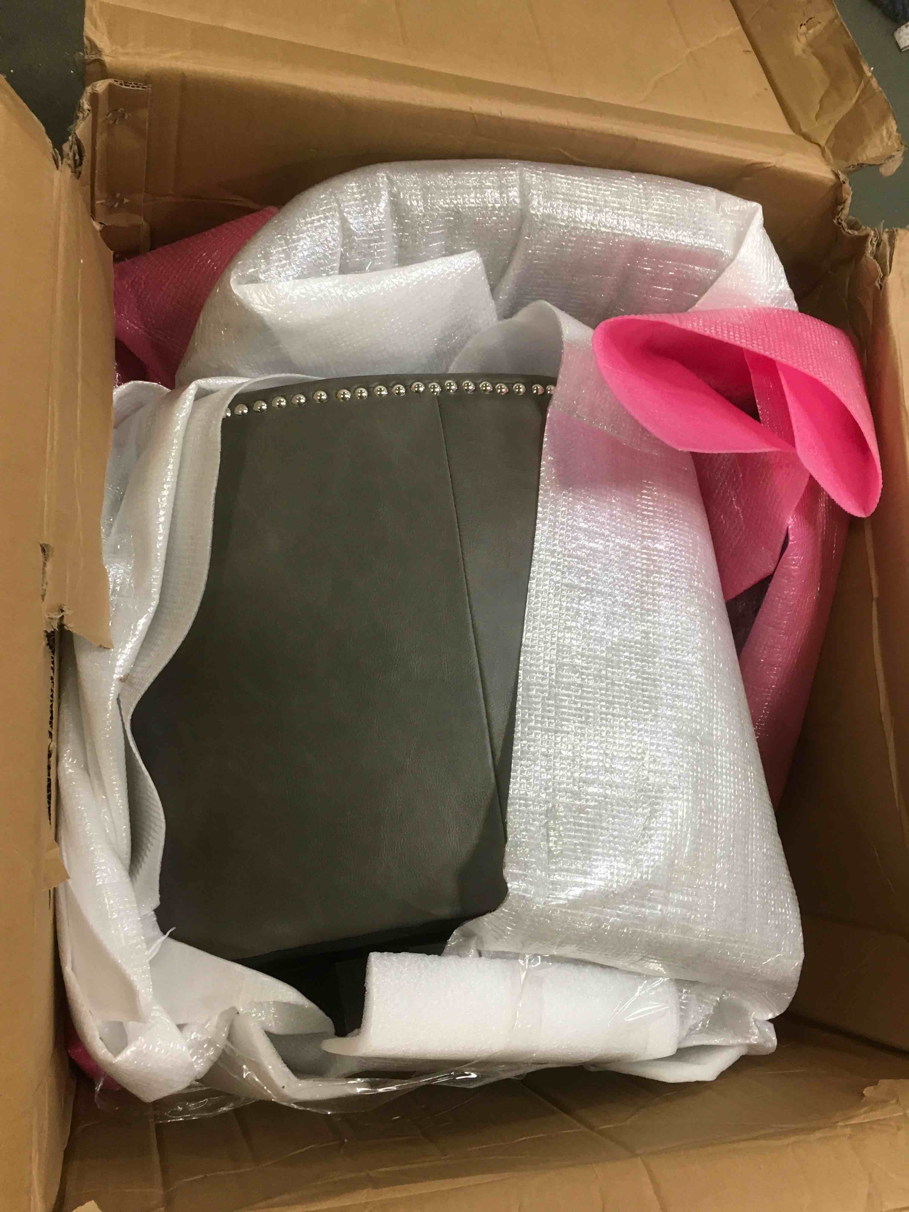 https://s3.amazonaws.com/lotting-images-prod/bidfta/PNK2075169_1738077842098.jpeg