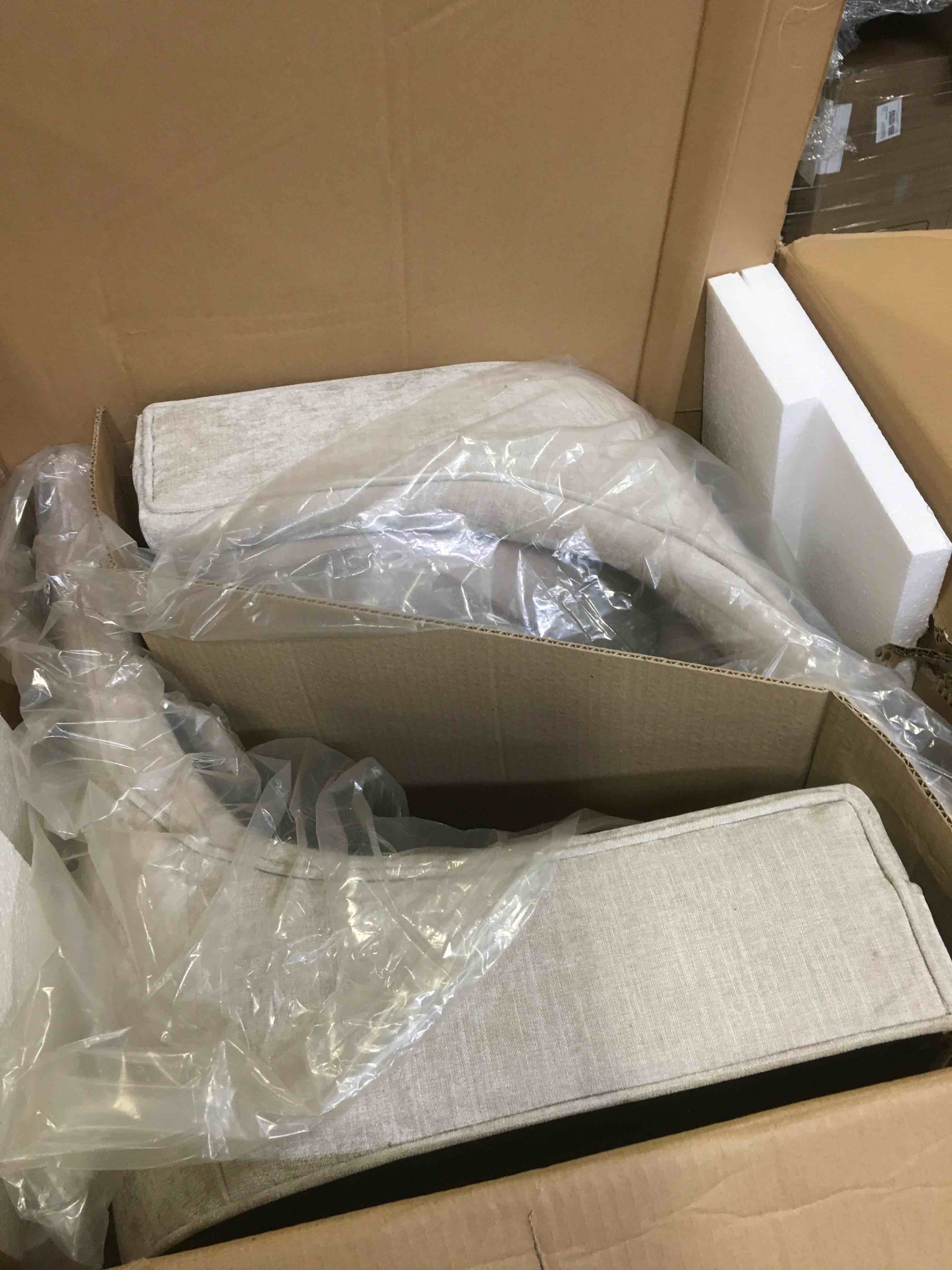 https://s3.amazonaws.com/lotting-images-prod/bidfta/PNK2076013_1739209169121.jpeg