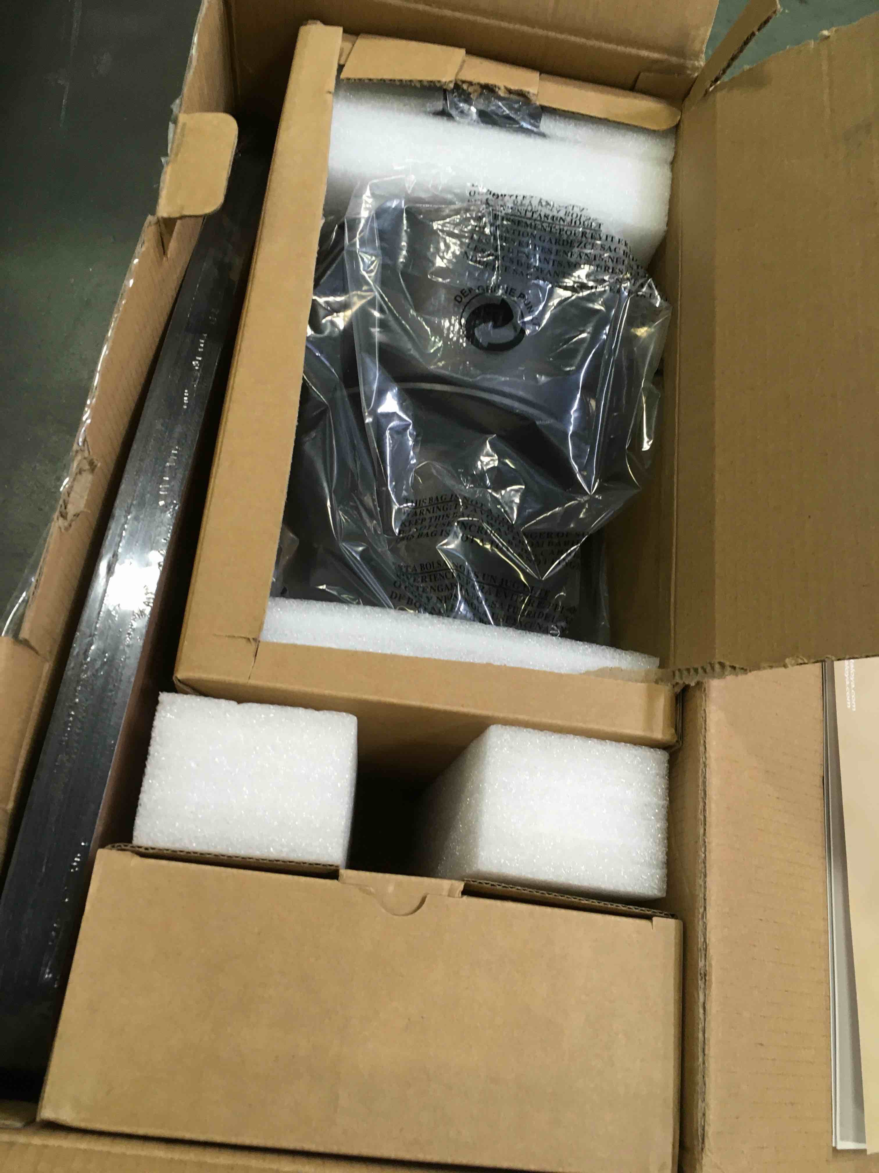 https://s3.amazonaws.com/lotting-images-prod/bidfta/PNK2076363_1739554999344.jpeg