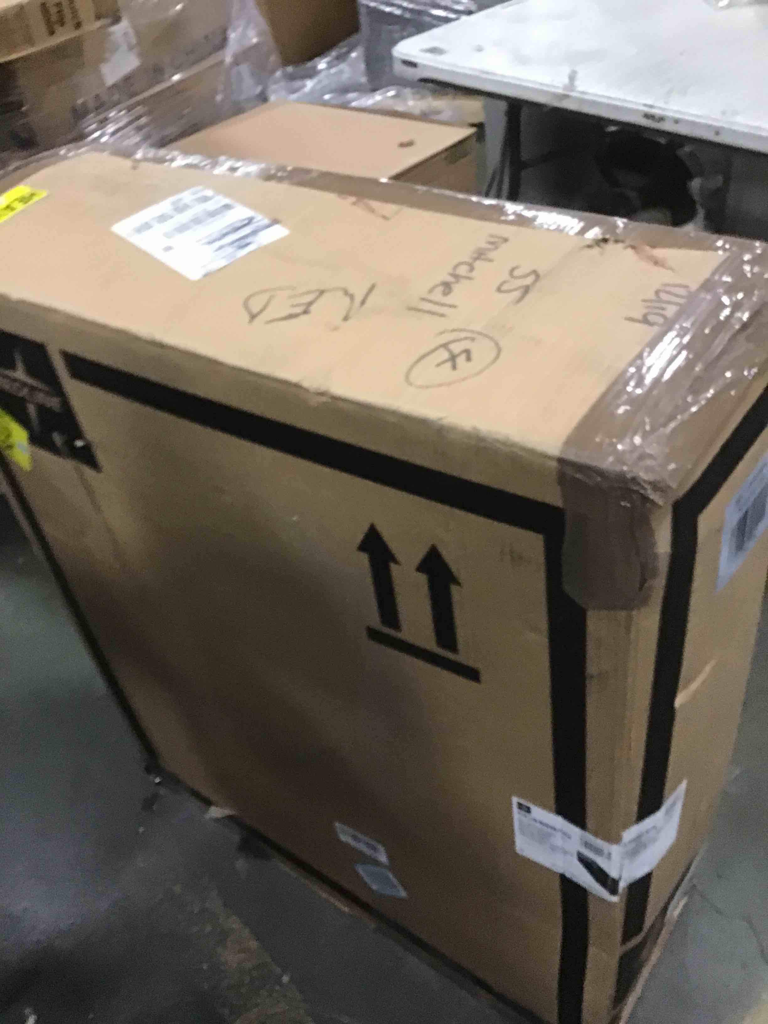 https://s3.amazonaws.com/lotting-images-prod/bidfta/PNK2077033_1736859622202.jpeg