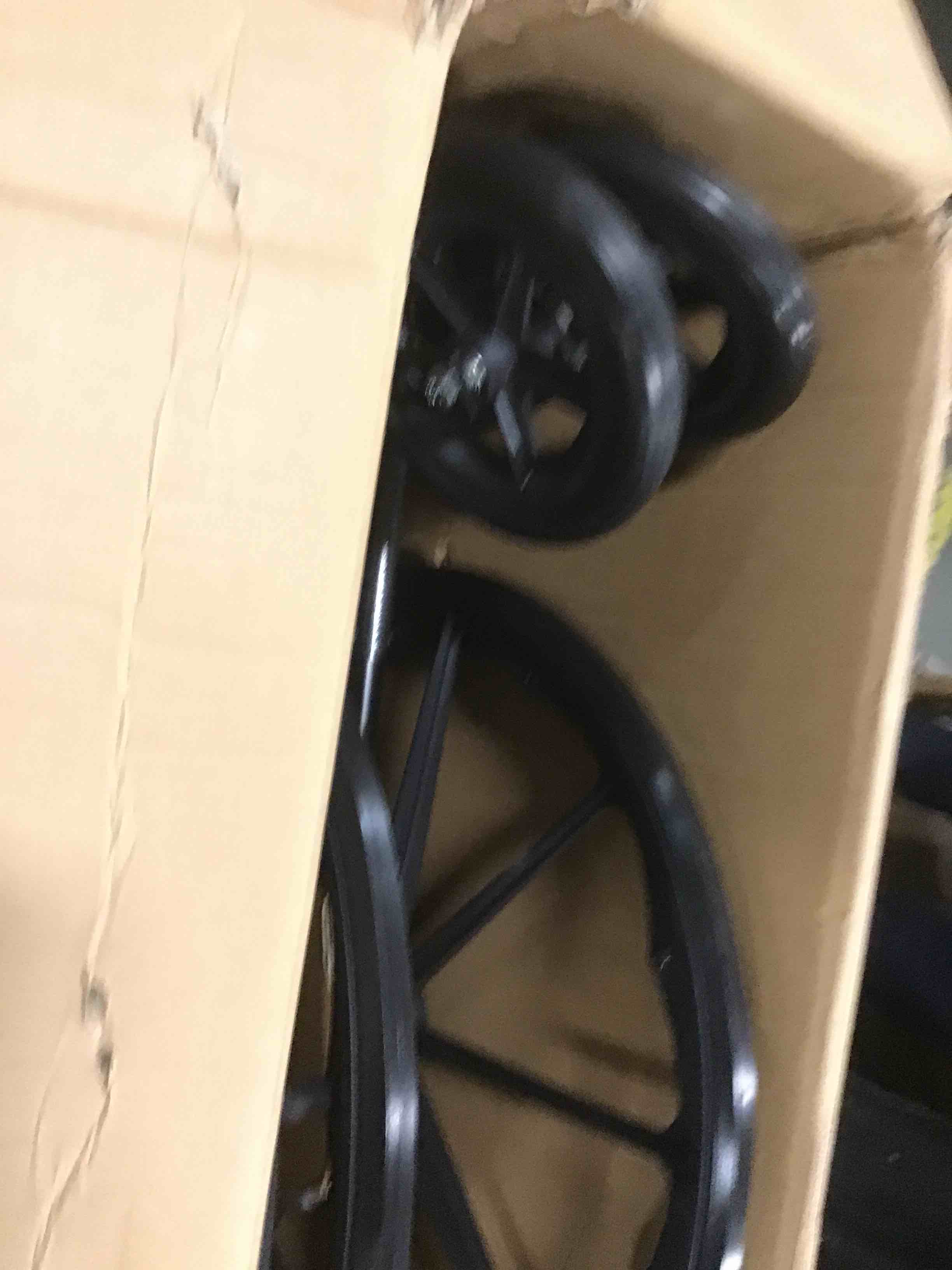 https://s3.amazonaws.com/lotting-images-prod/bidfta/PNK2077033_1736859638642.jpeg
