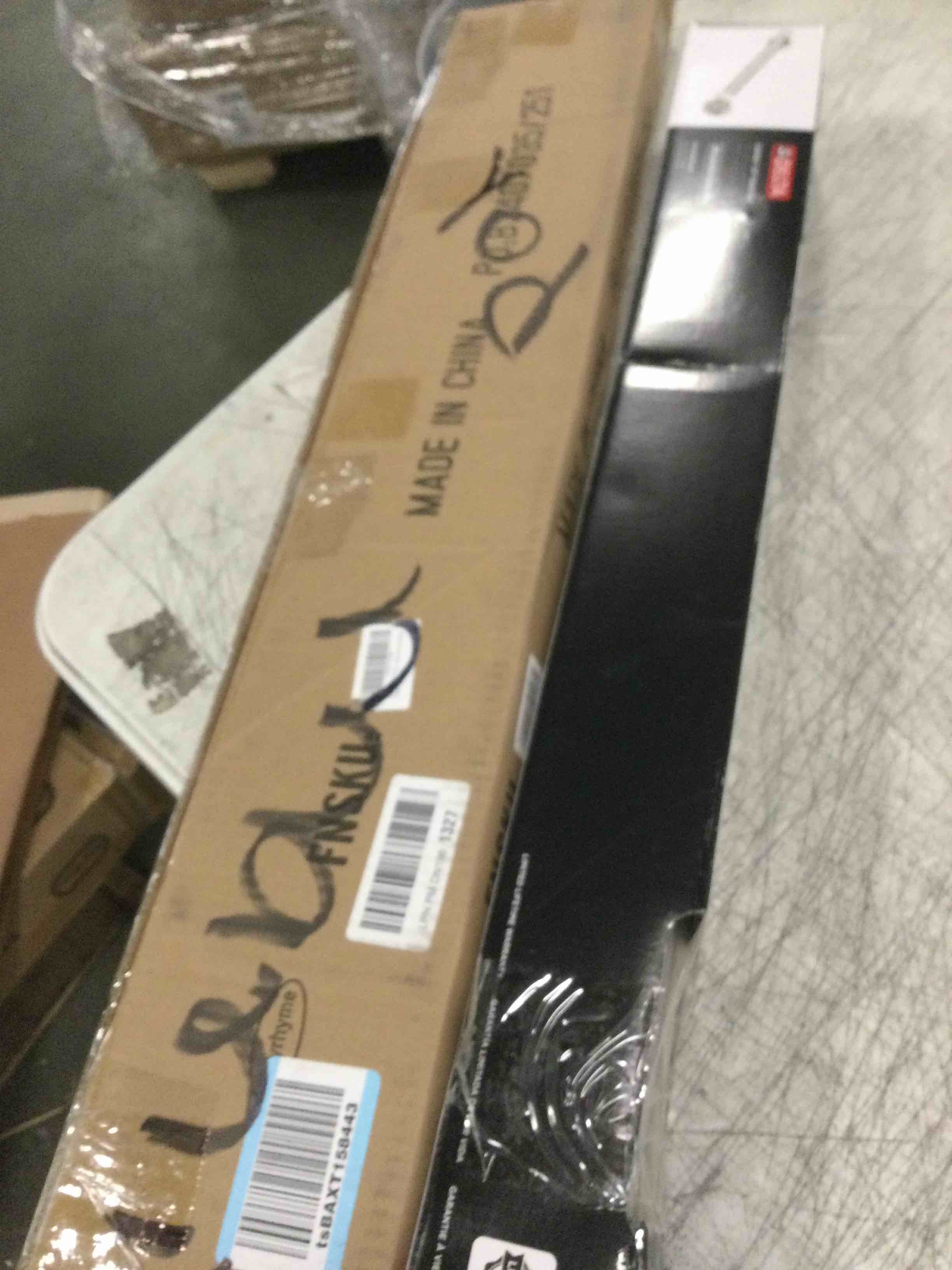 https://s3.amazonaws.com/lotting-images-prod/bidfta/PNK2077418_1736889464319.jpeg