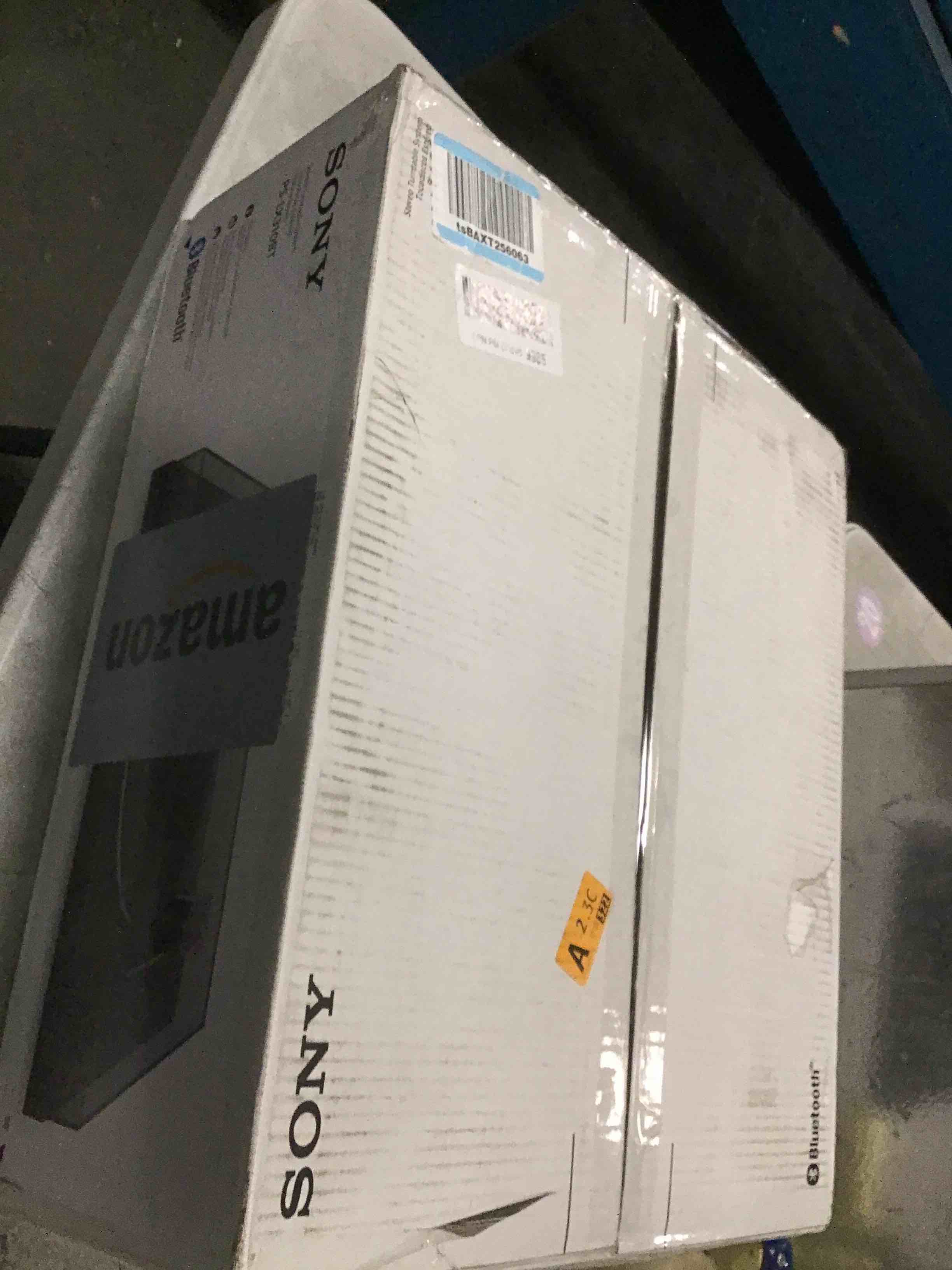 https://s3.amazonaws.com/lotting-images-prod/bidfta/PNK2077457_1736944752922.jpeg