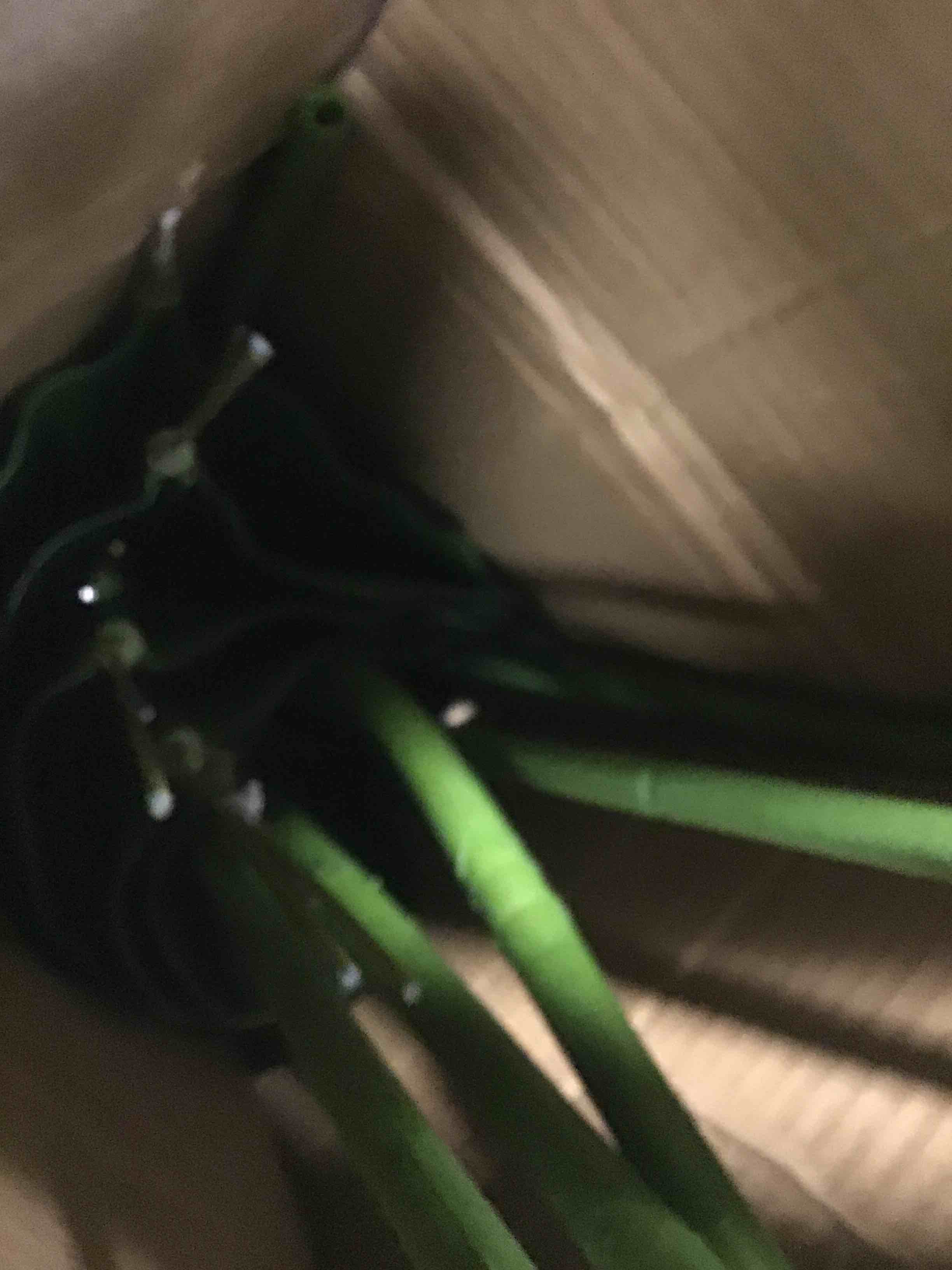 https://s3.amazonaws.com/lotting-images-prod/bidfta/PNK2077547_1736950557764.jpeg