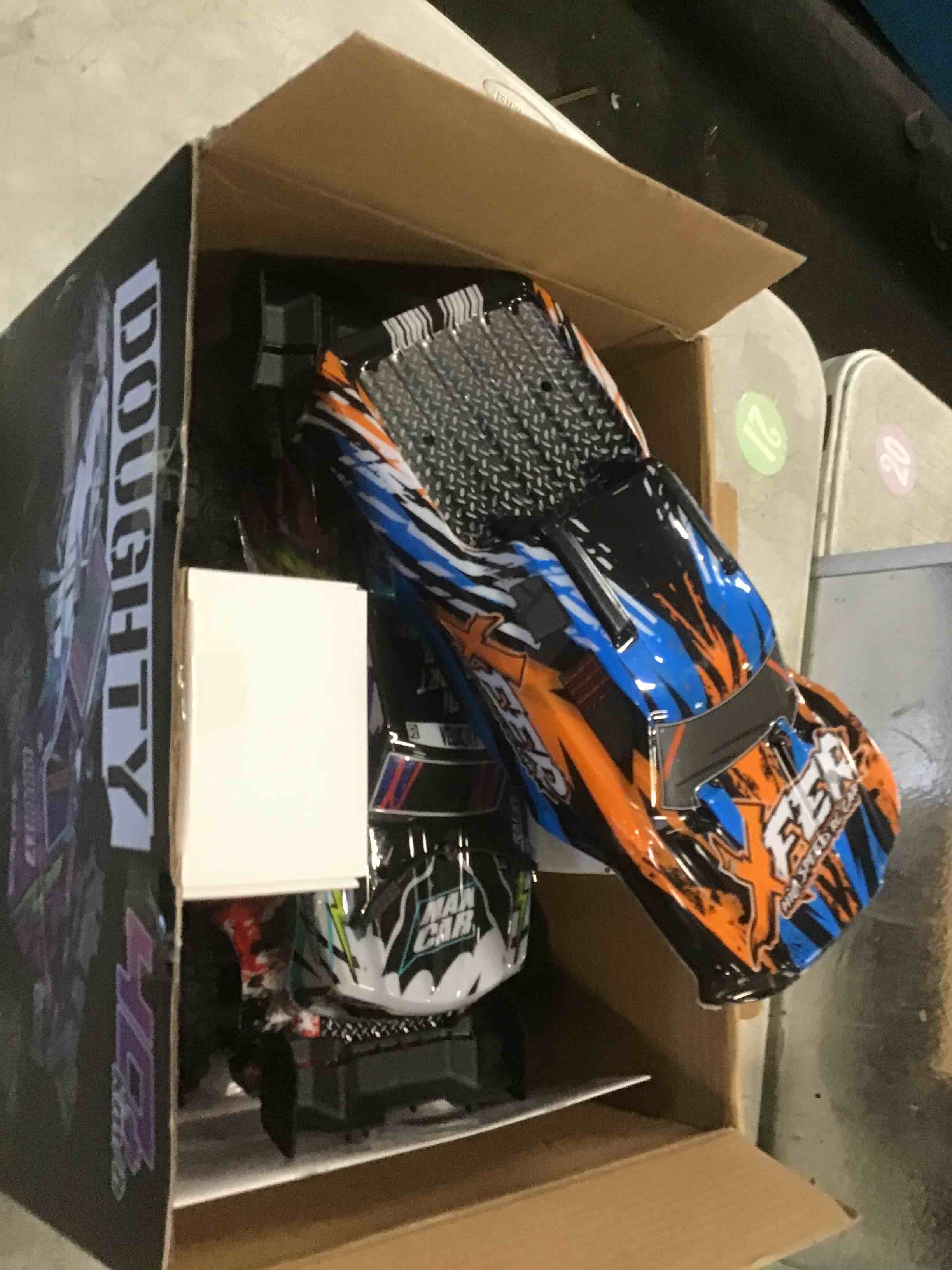 https://s3.amazonaws.com/lotting-images-prod/bidfta/PNK2077686_1736961423576.jpeg