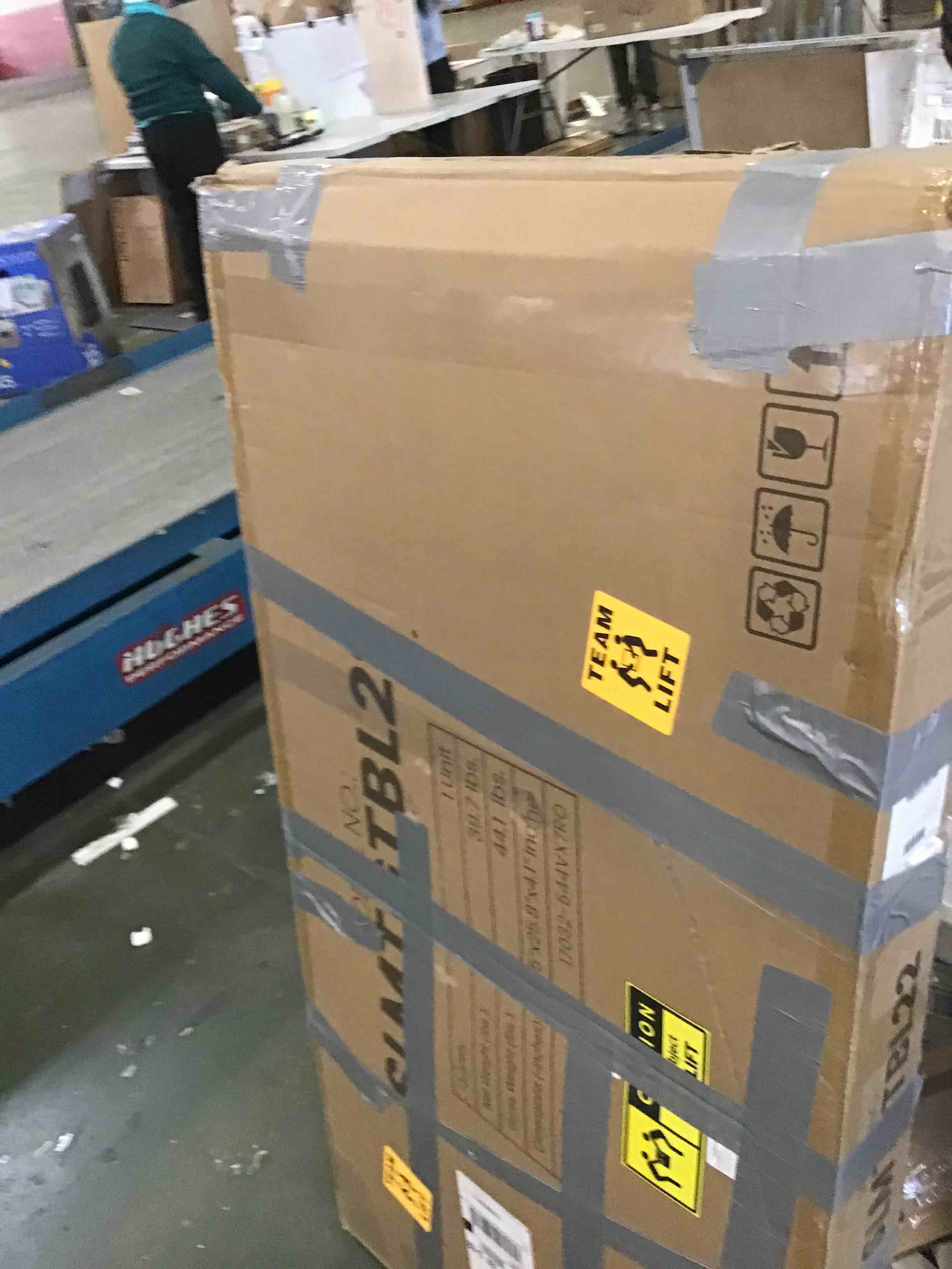 https://s3.amazonaws.com/lotting-images-prod/bidfta/PNK2078985_1737387555990.jpeg