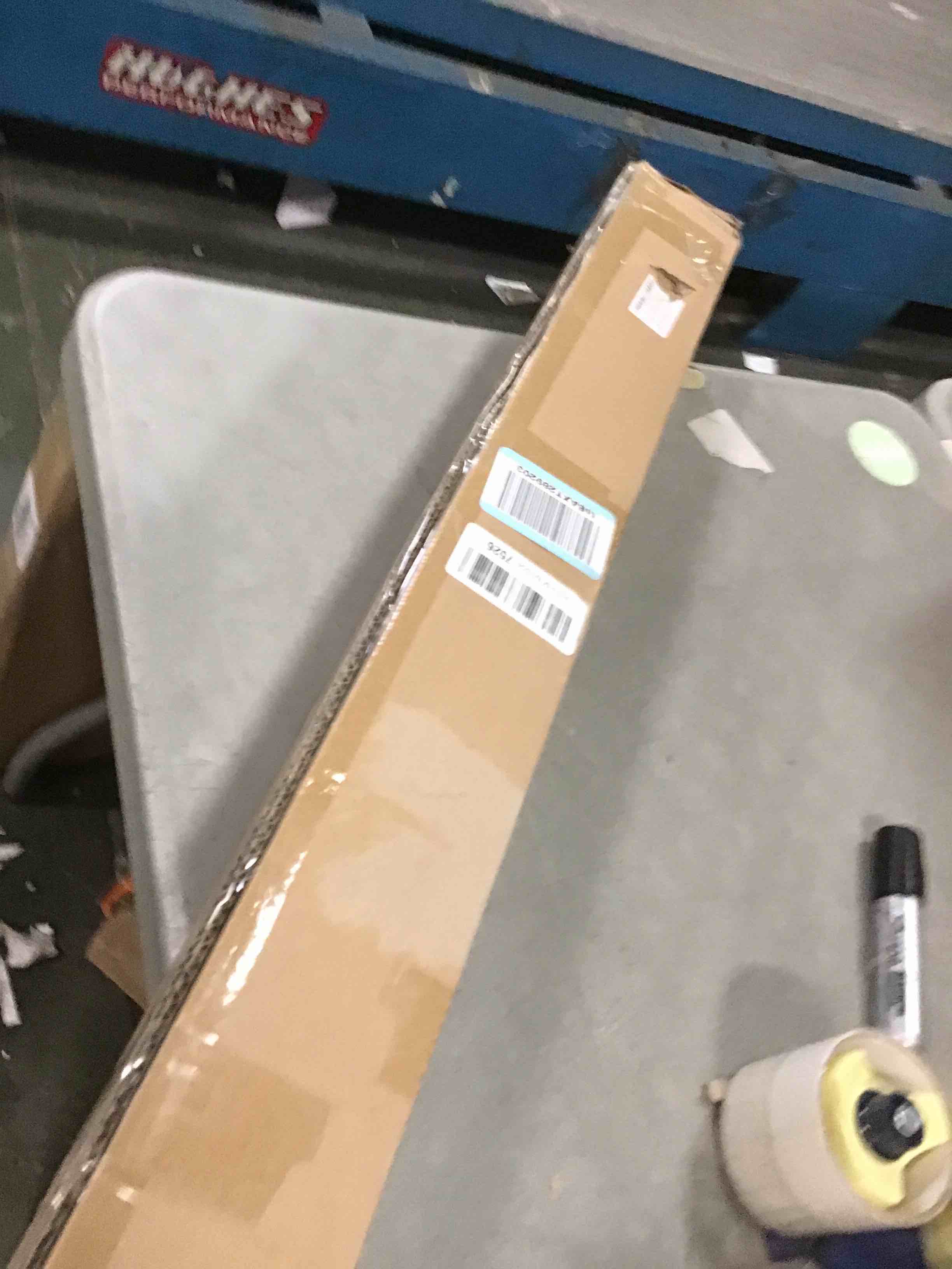 https://s3.amazonaws.com/lotting-images-prod/bidfta/PNK2079187_1737399016612.jpeg