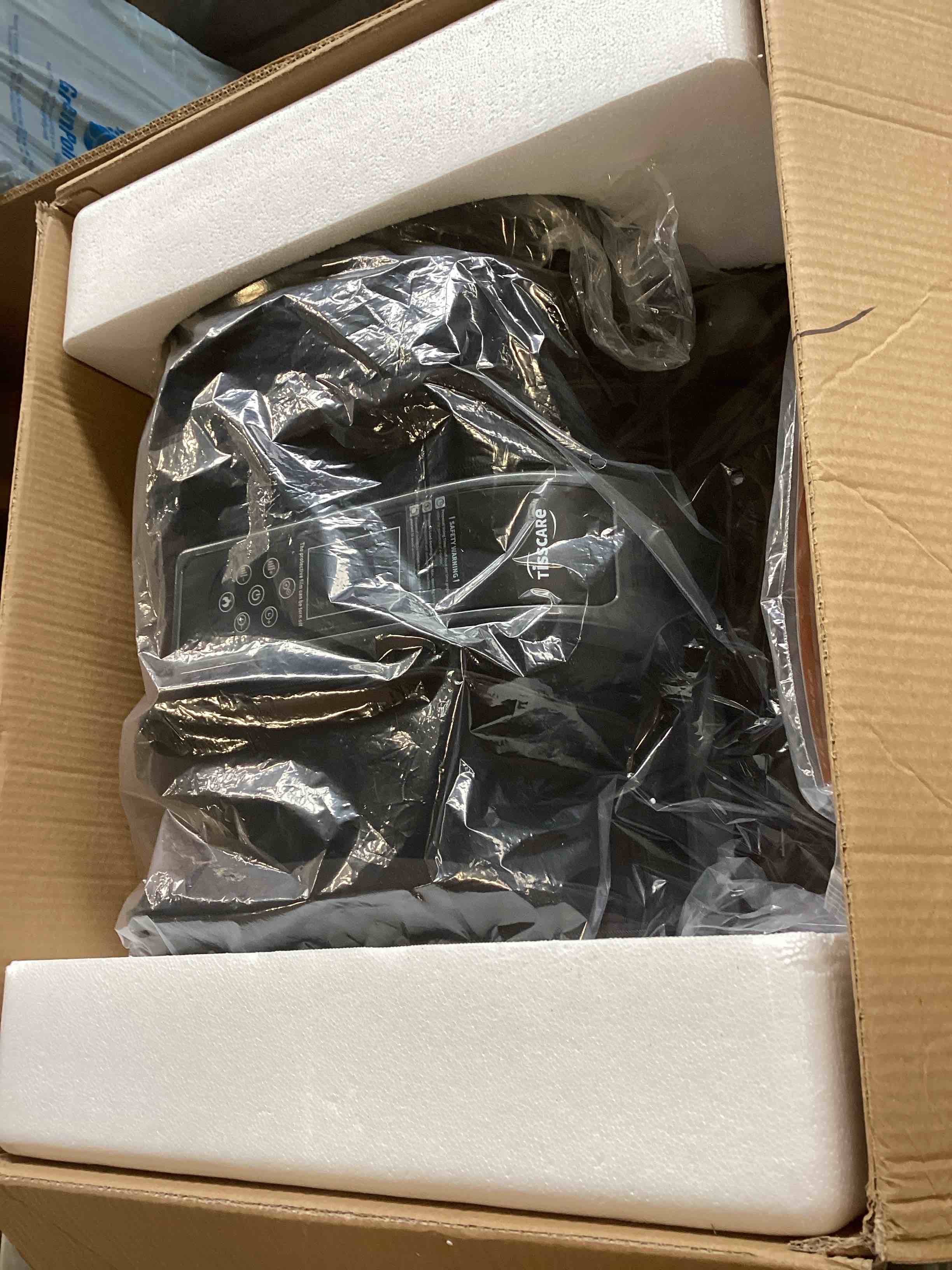 https://s3.amazonaws.com/lotting-images-prod/bidfta/PNK2081406_1738858175955.jpeg