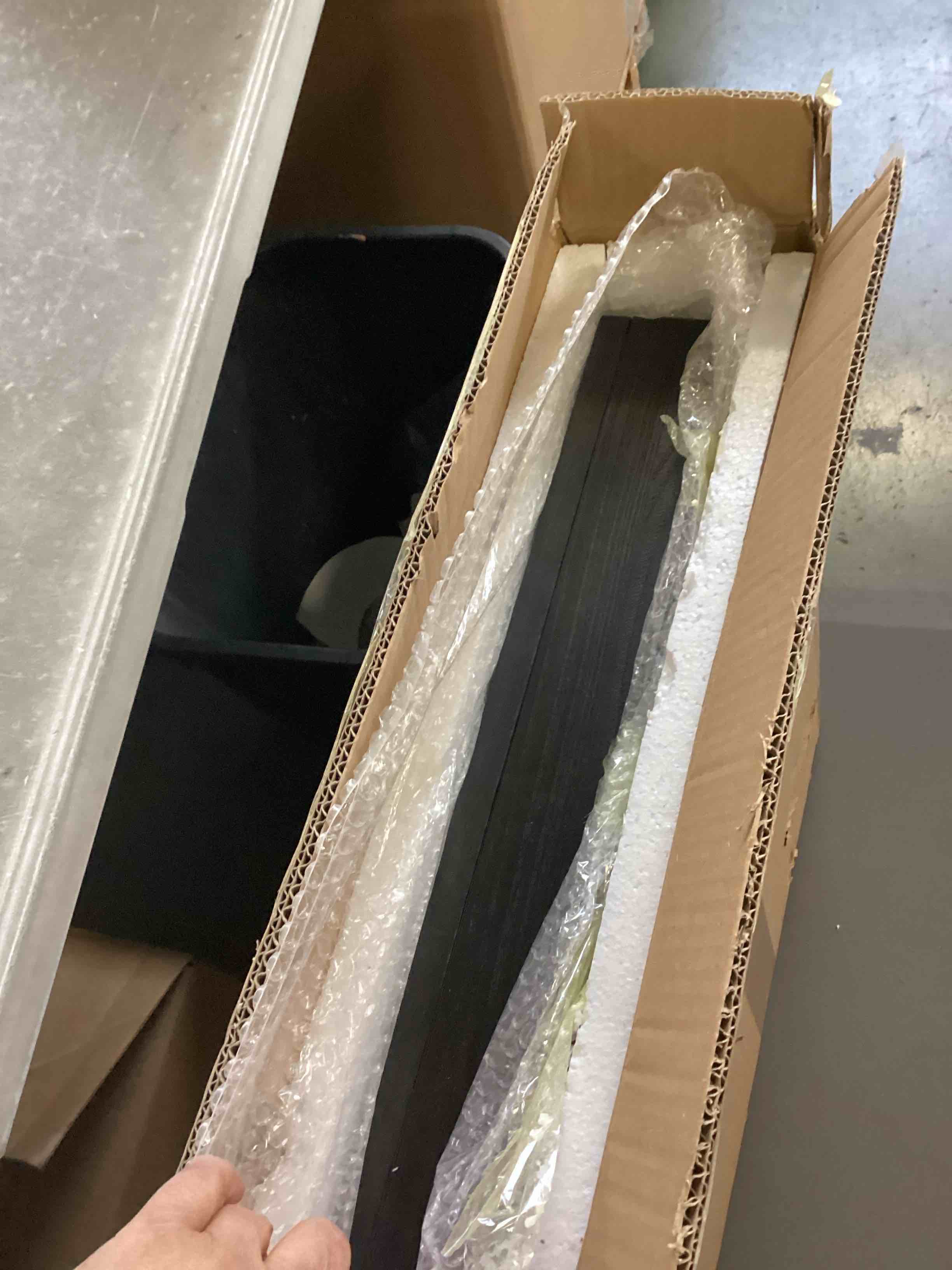 https://s3.amazonaws.com/lotting-images-prod/bidfta/PNK2081473_1738938186119.jpeg