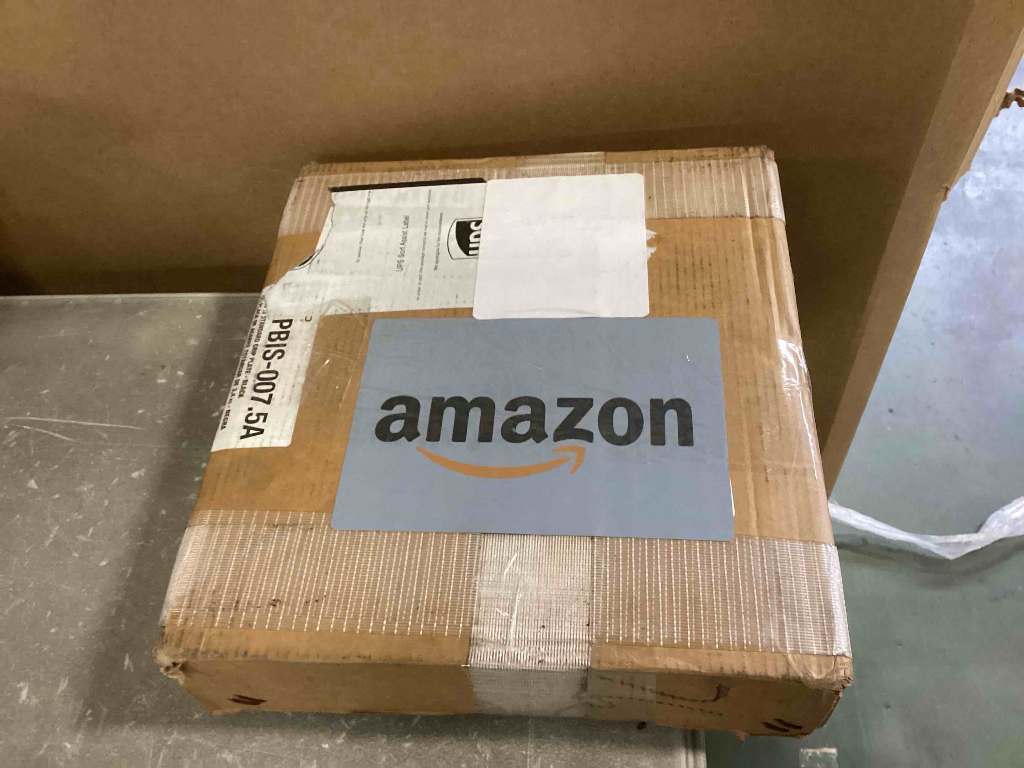 https://s3.amazonaws.com/lotting-images-prod/bidfta/PNK2082148_1739475827750.jpeg