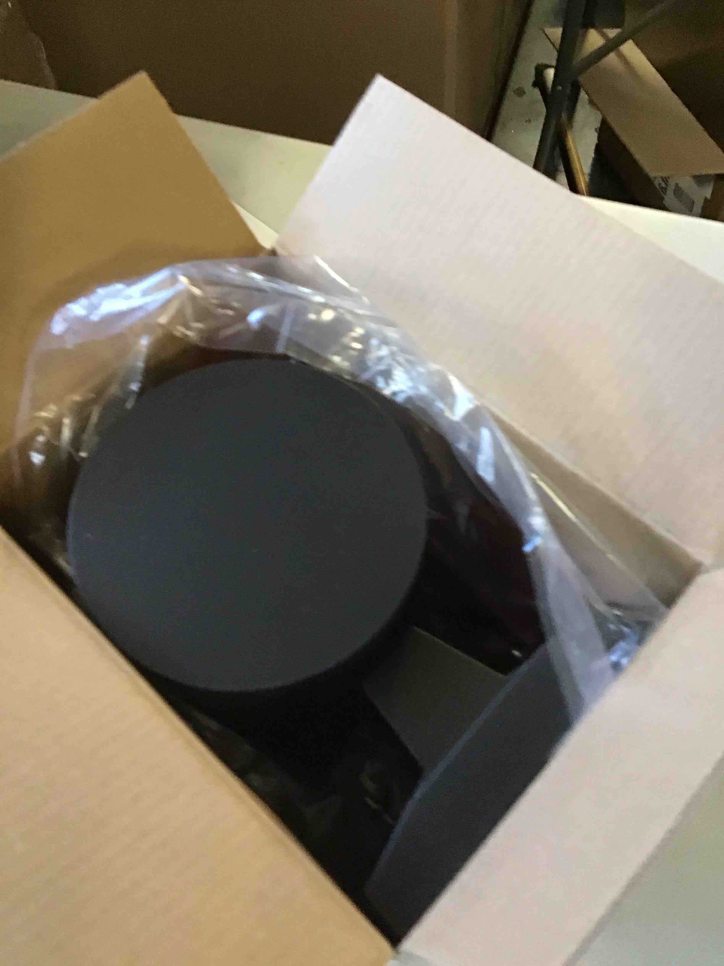https://s3.amazonaws.com/lotting-images-prod/bidfta/PNK2083054_1738010860090.jpeg