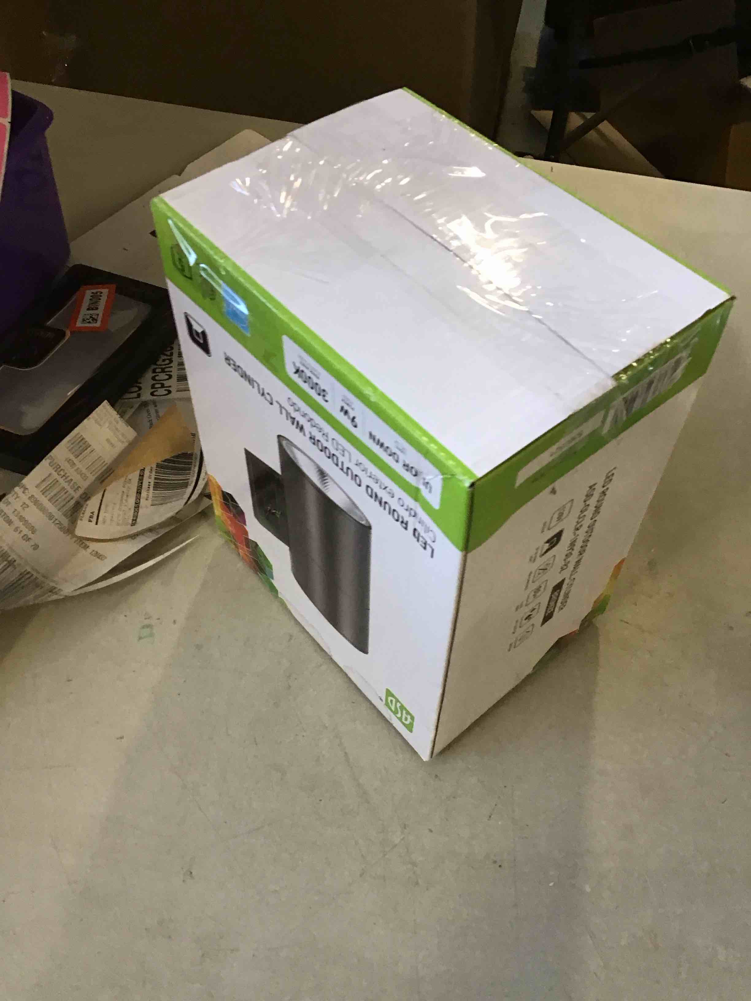 https://s3.amazonaws.com/lotting-images-prod/bidfta/PNK2083054_1738010889244.jpeg
