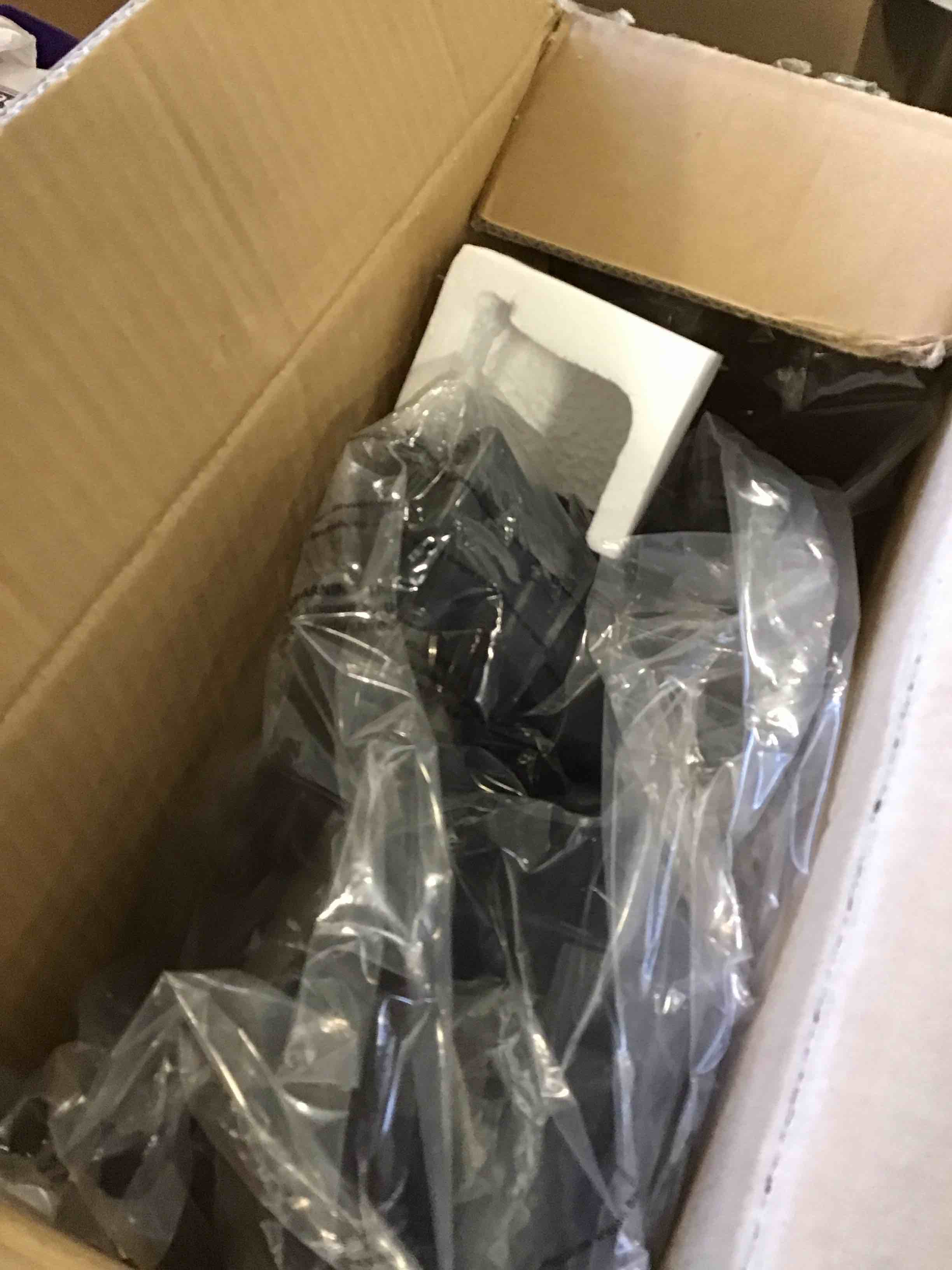 https://s3.amazonaws.com/lotting-images-prod/bidfta/PNK2083060_1738011477295.jpeg
