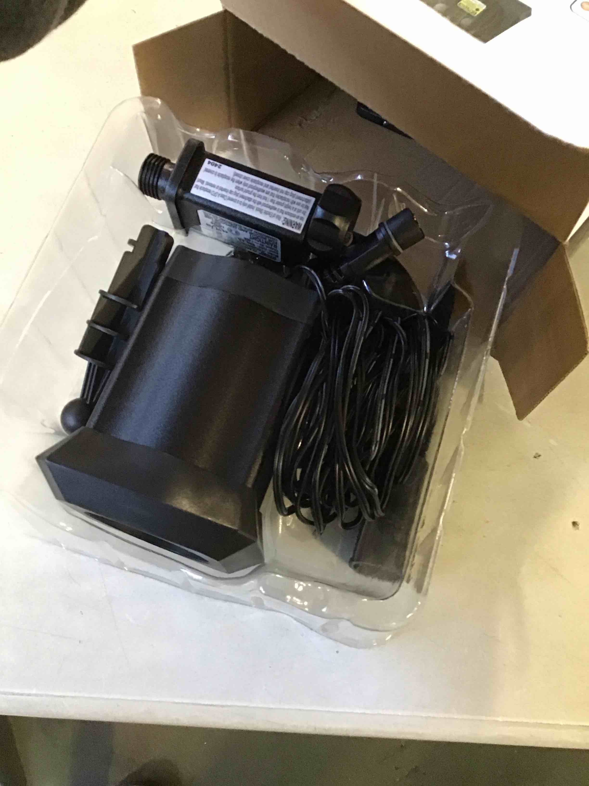 https://s3.amazonaws.com/lotting-images-prod/bidfta/PNK2083064_1738011914671.jpeg
