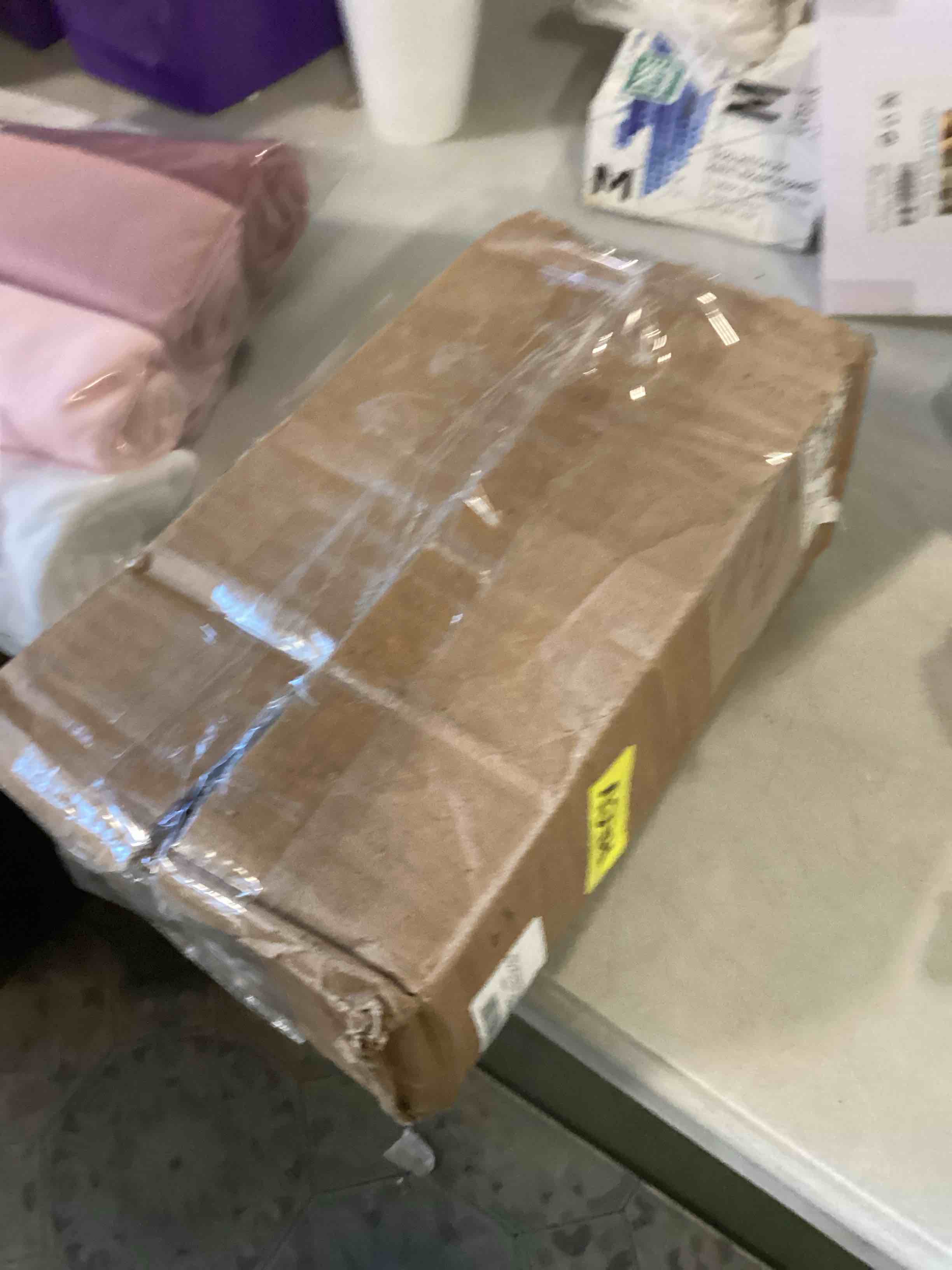 https://s3.amazonaws.com/lotting-images-prod/bidfta/PNK2083072_1738070788648.jpeg