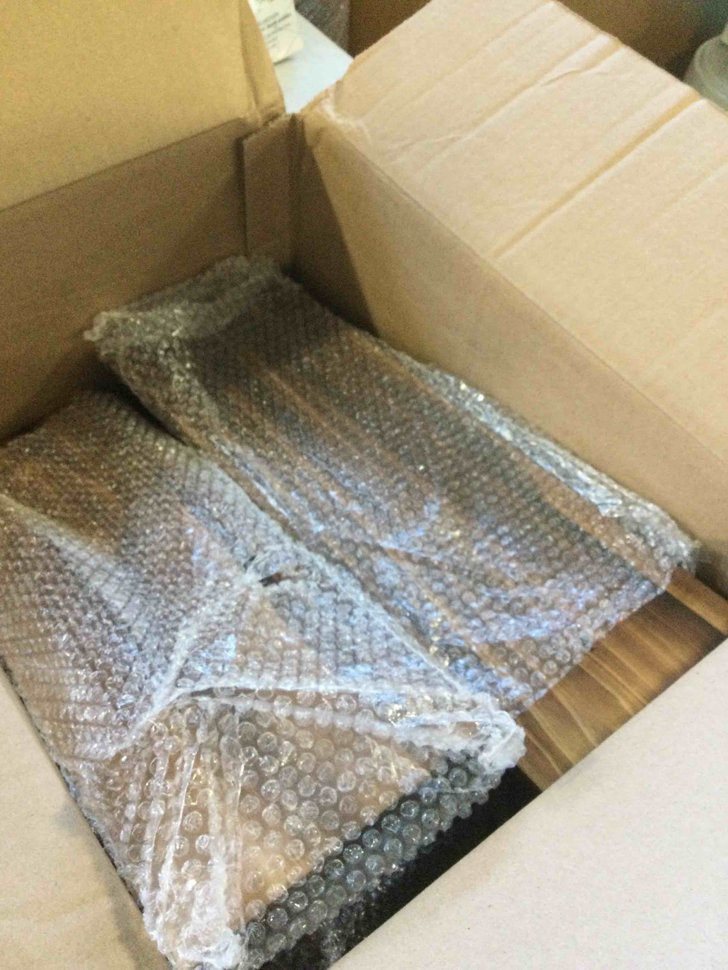 https://s3.amazonaws.com/lotting-images-prod/bidfta/PNK2083338_1738160071927.jpeg