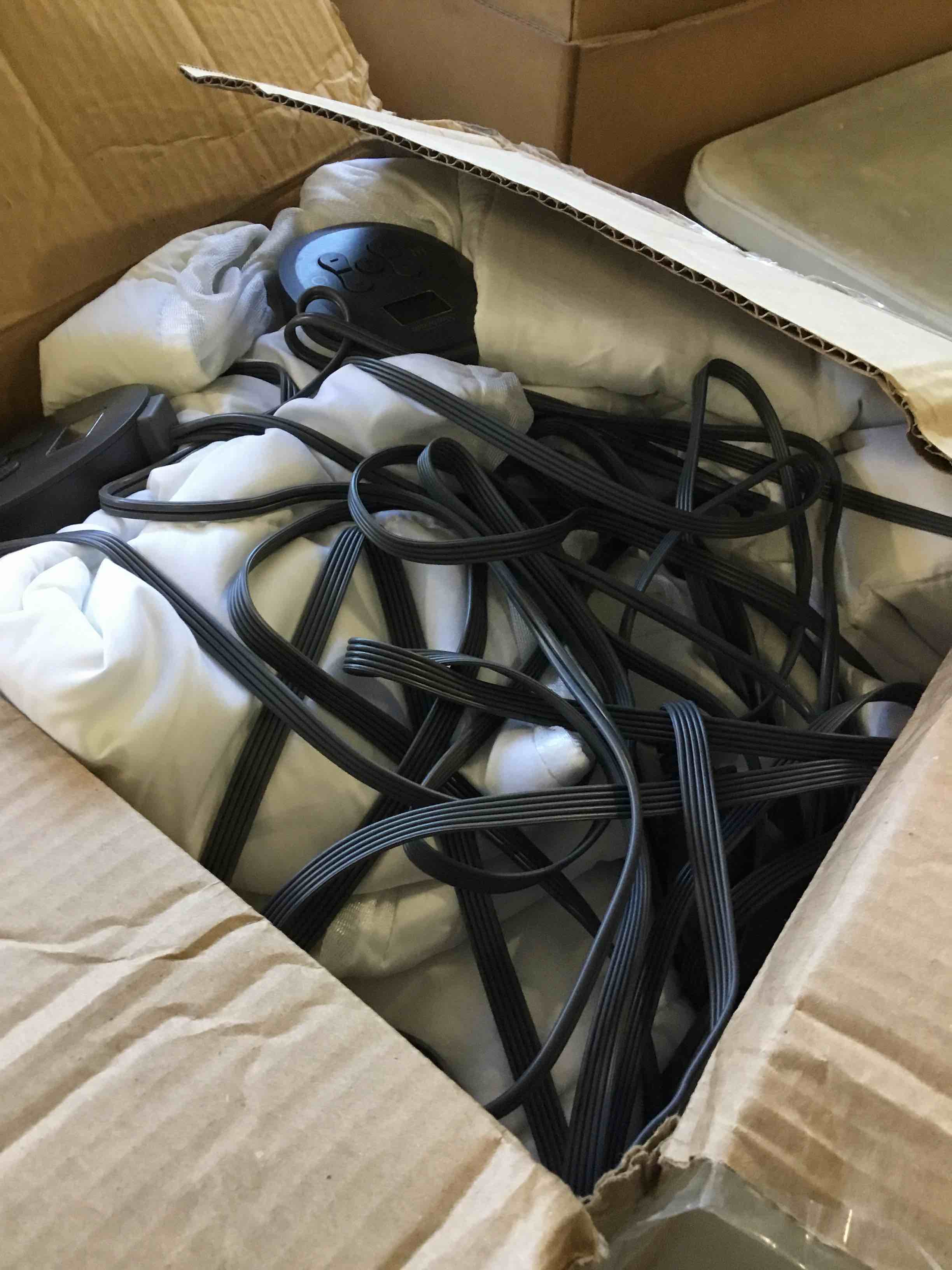 https://s3.amazonaws.com/lotting-images-prod/bidfta/PNK2083420_1738176260019.jpeg