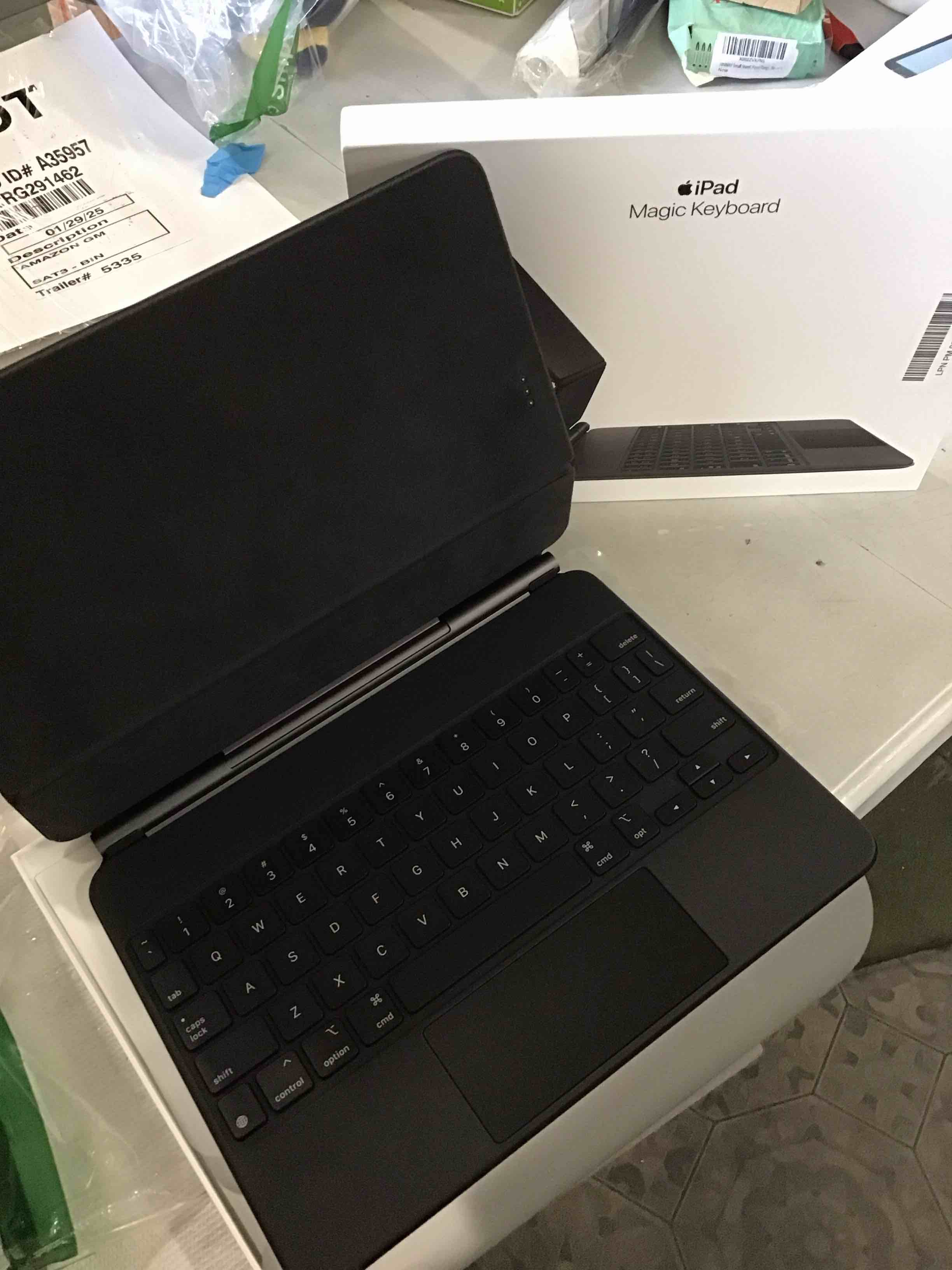 https://s3.amazonaws.com/lotting-images-prod/bidfta/PNK2083923_1738611236929.jpeg
