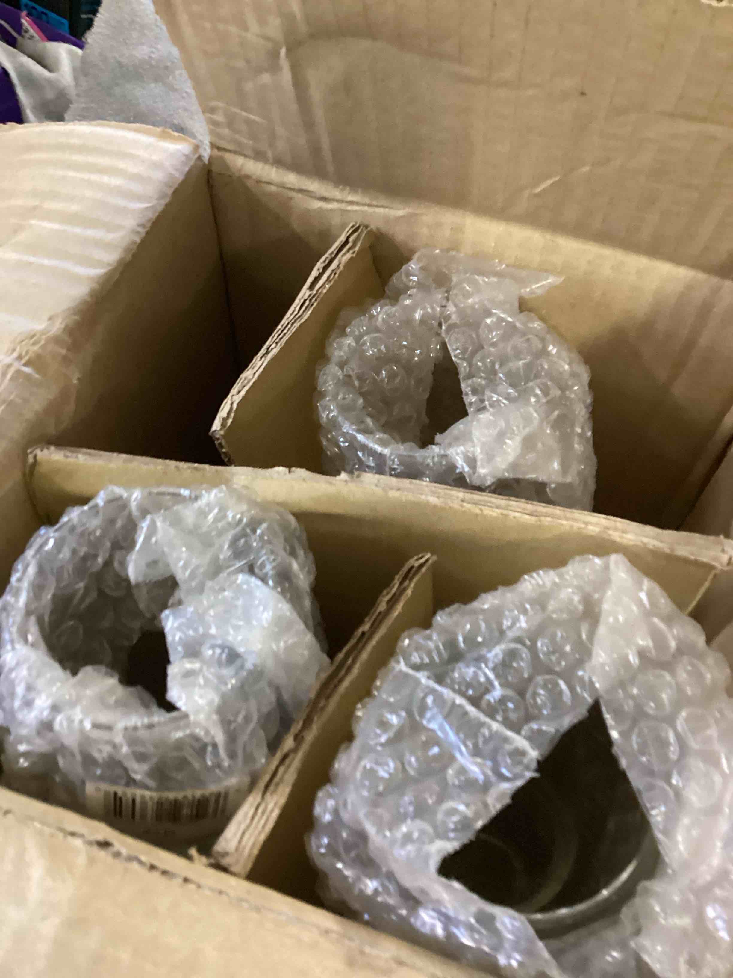 https://s3.amazonaws.com/lotting-images-prod/bidfta/PNK2085349_1739549902615.jpeg