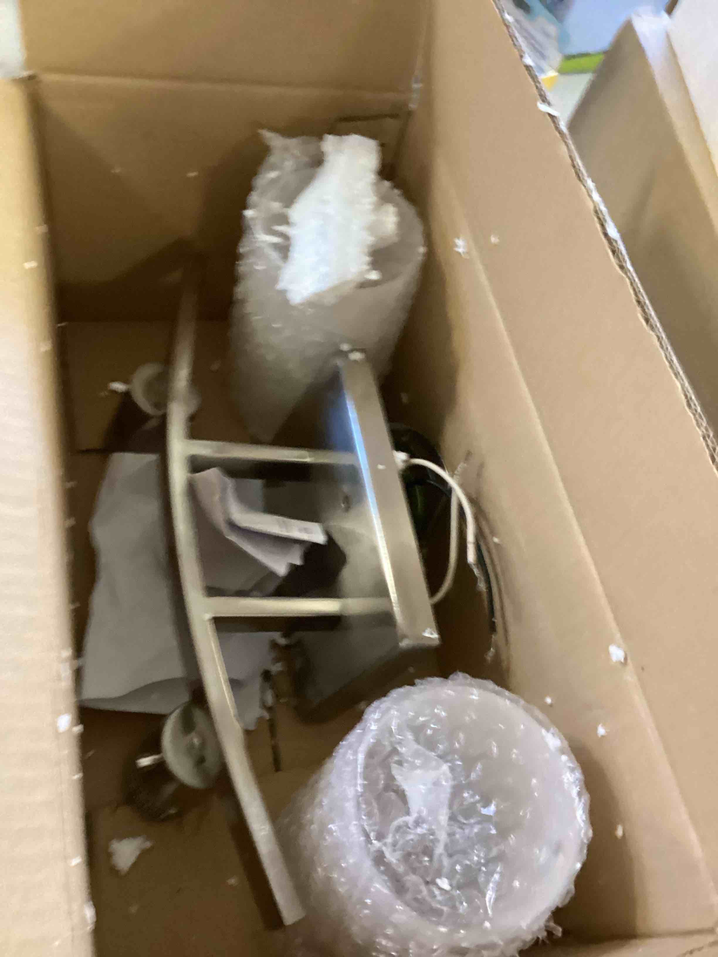 https://s3.amazonaws.com/lotting-images-prod/bidfta/PNK2085351_1739550018757.jpeg