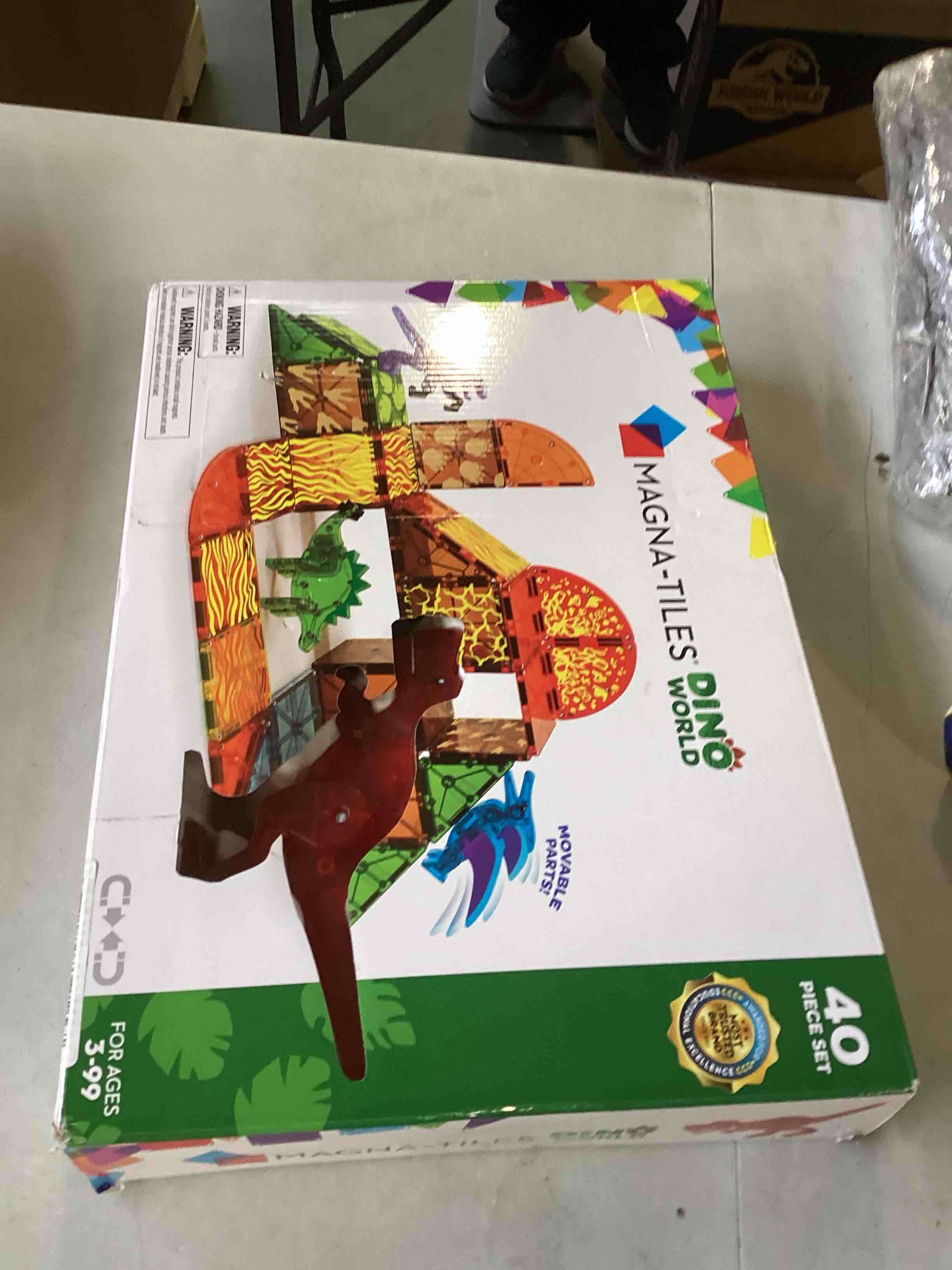 https://s3.amazonaws.com/lotting-images-prod/bidfta/PNK2085429_1739565456622.jpeg