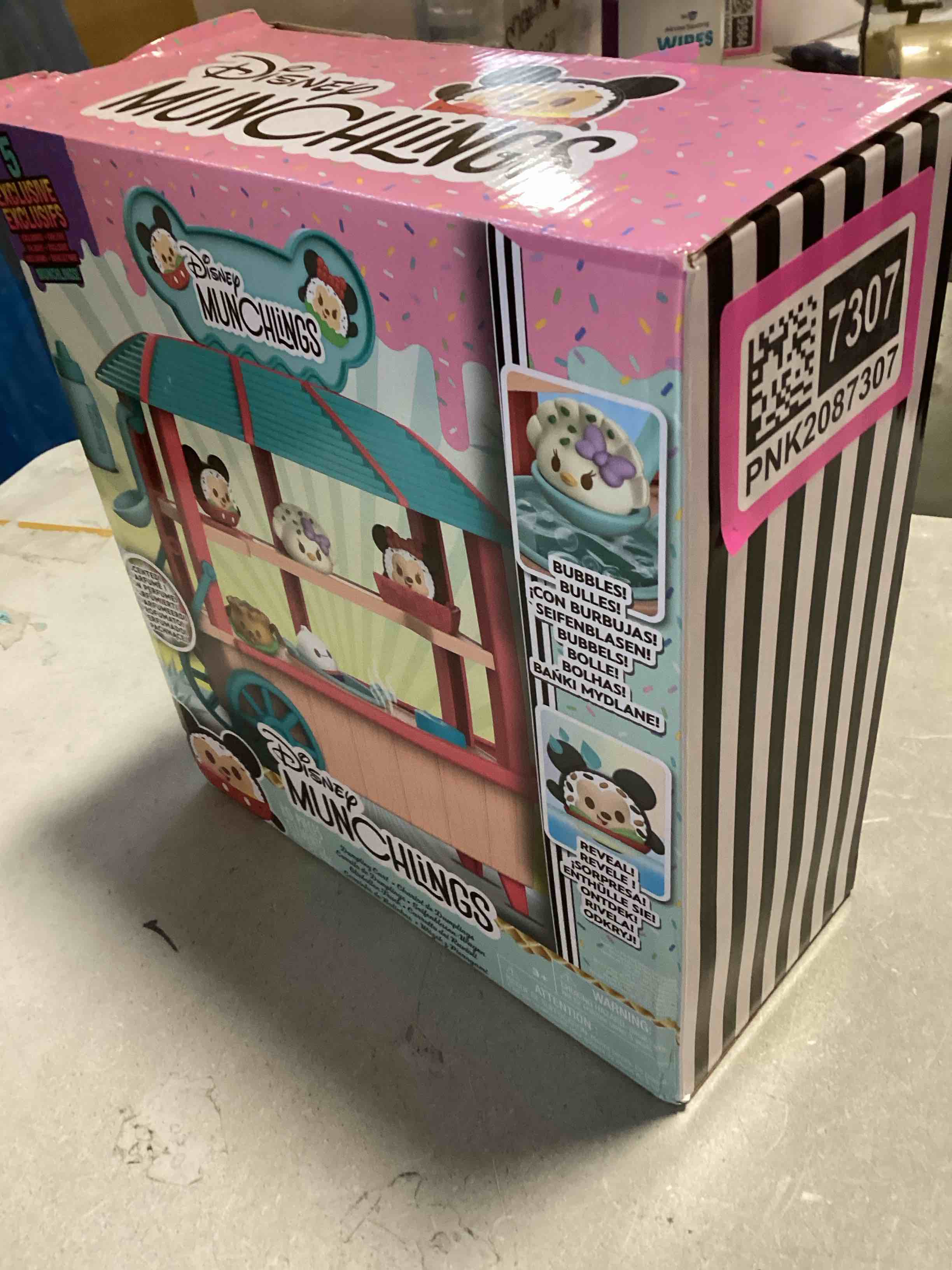 https://s3.amazonaws.com/lotting-images-prod/bidfta/PNK2087307_1738679097222.jpeg