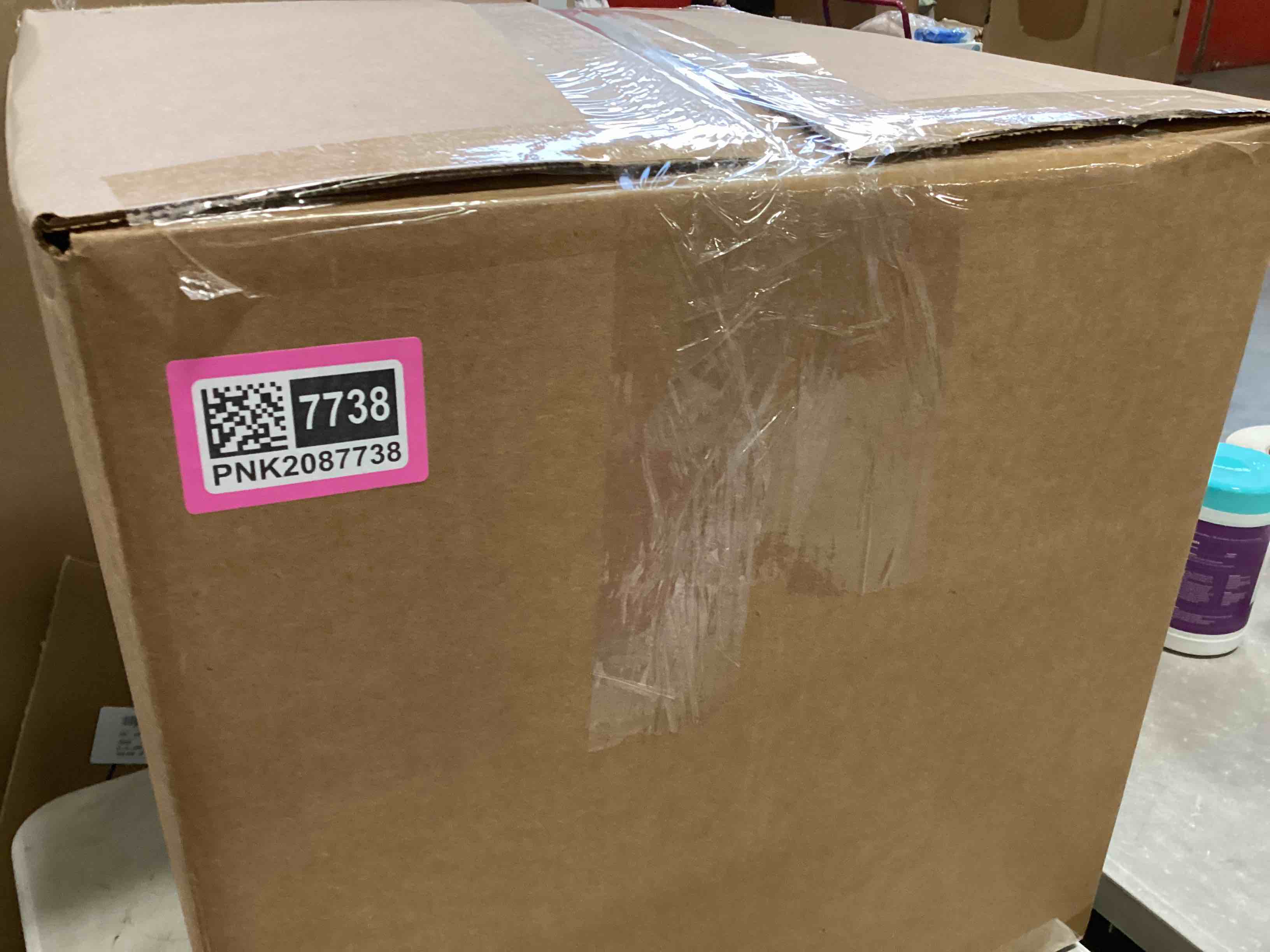 https://s3.amazonaws.com/lotting-images-prod/bidfta/PNK2087738_1738763148032.jpeg